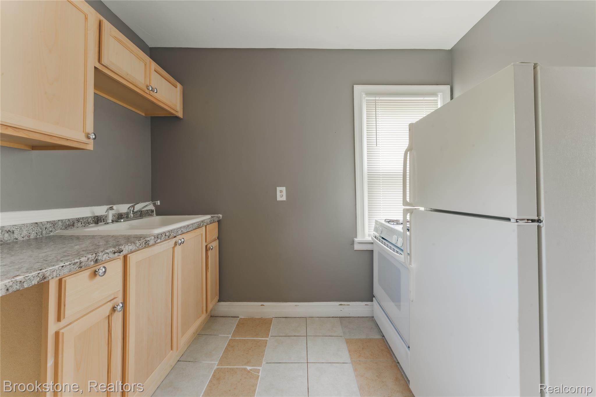 744 Saint Clair Street Property Photo 9