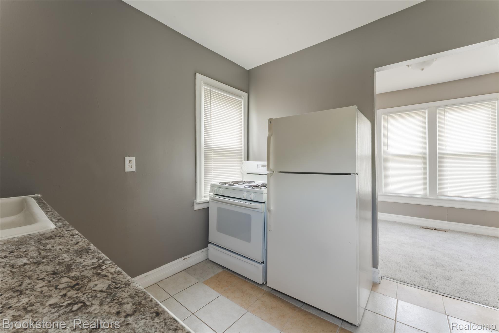 744 Saint Clair Street Property Photo 10