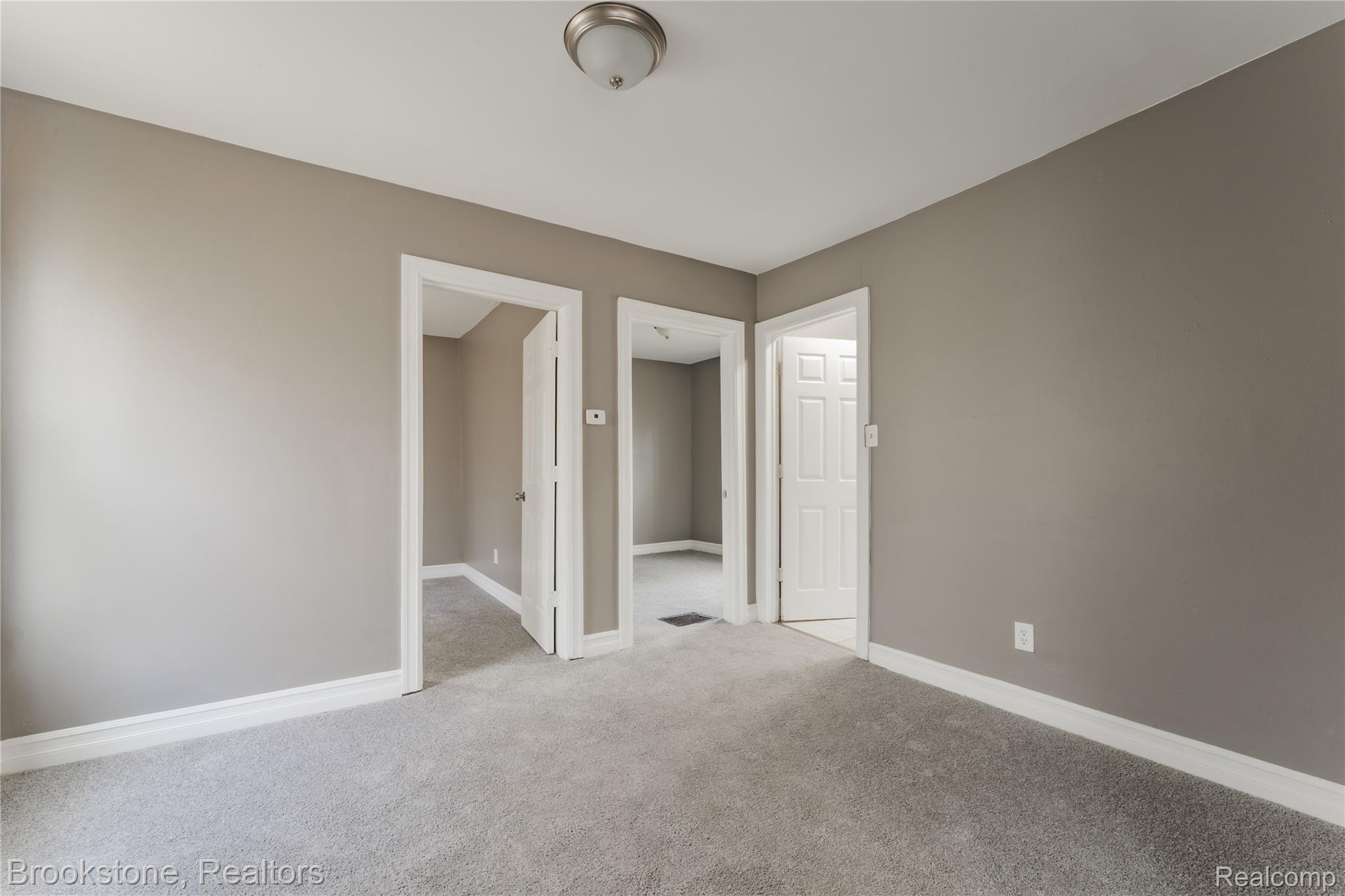744 Saint Clair Street Property Photo 16