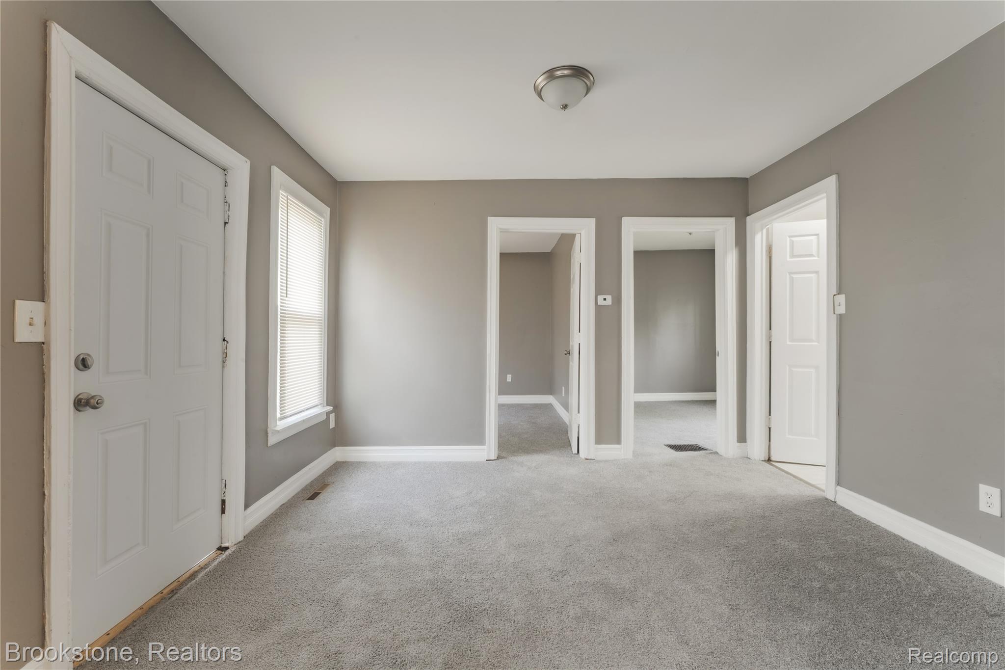 744 Saint Clair Street Property Photo 17
