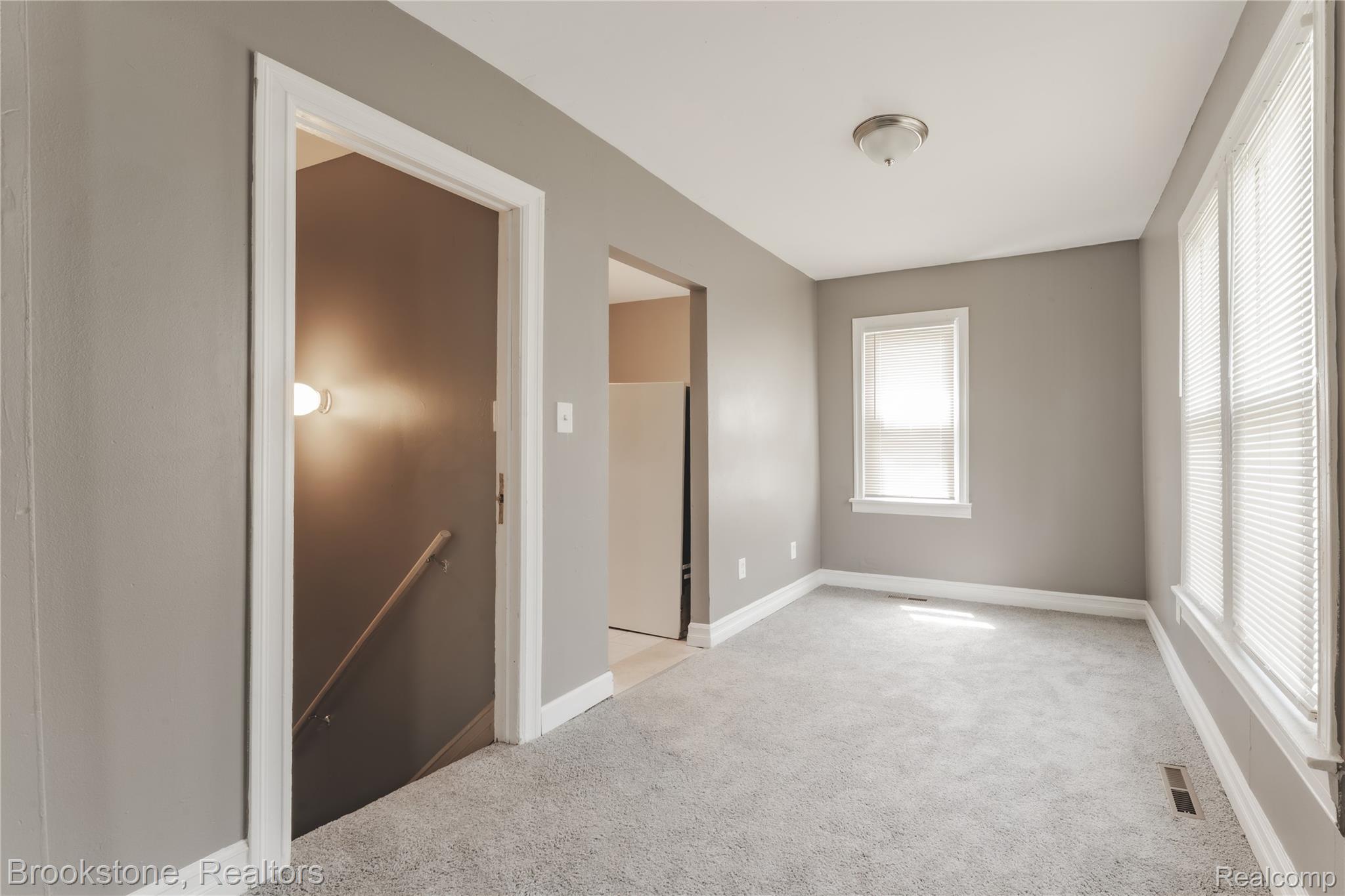 744 Saint Clair Street Property Photo 18