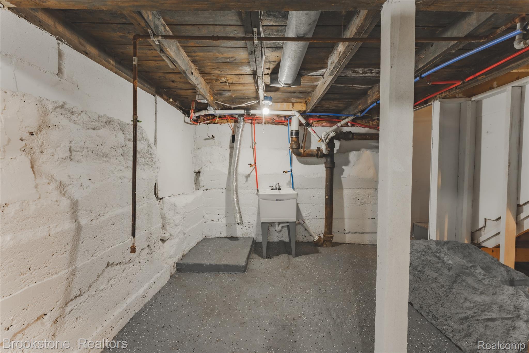744 Saint Clair Street Property Photo 24