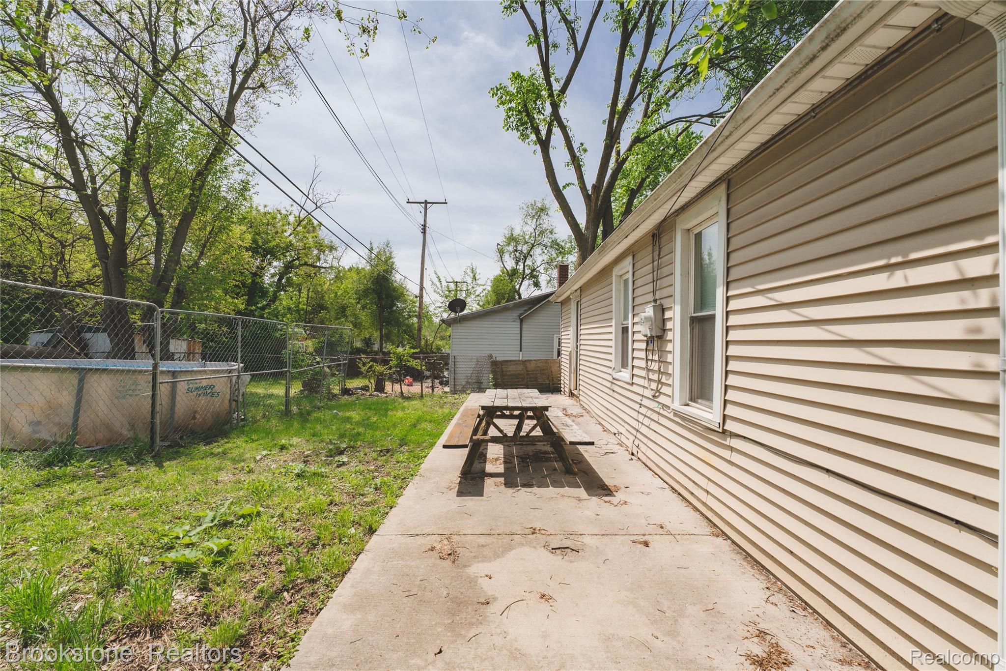 744 Saint Clair Street Property Photo 25