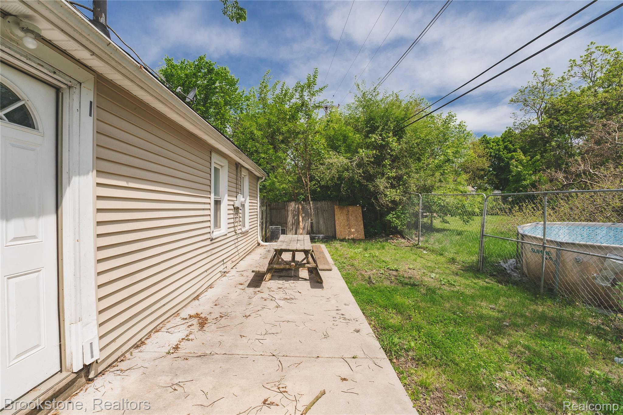 744 Saint Clair Street Property Photo 26