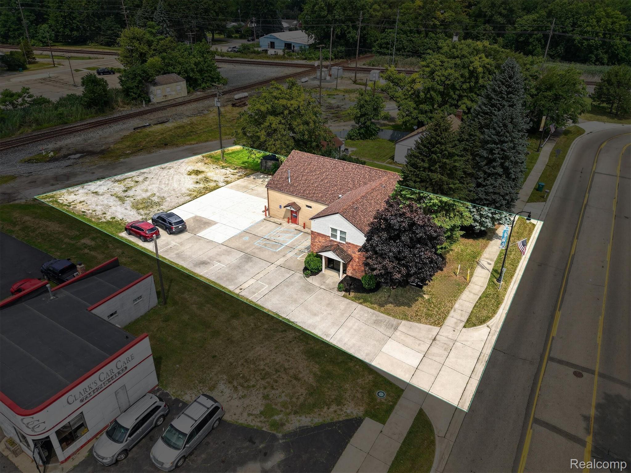 36050 Goddard Road Property Photo 4