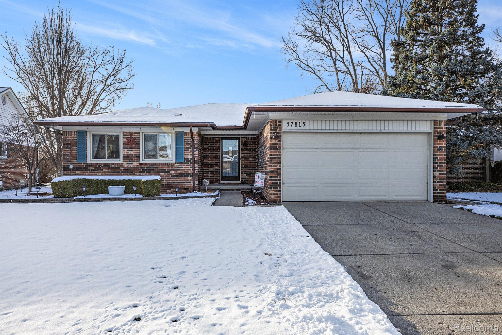 37815 Streamview Drive Property Photo 1