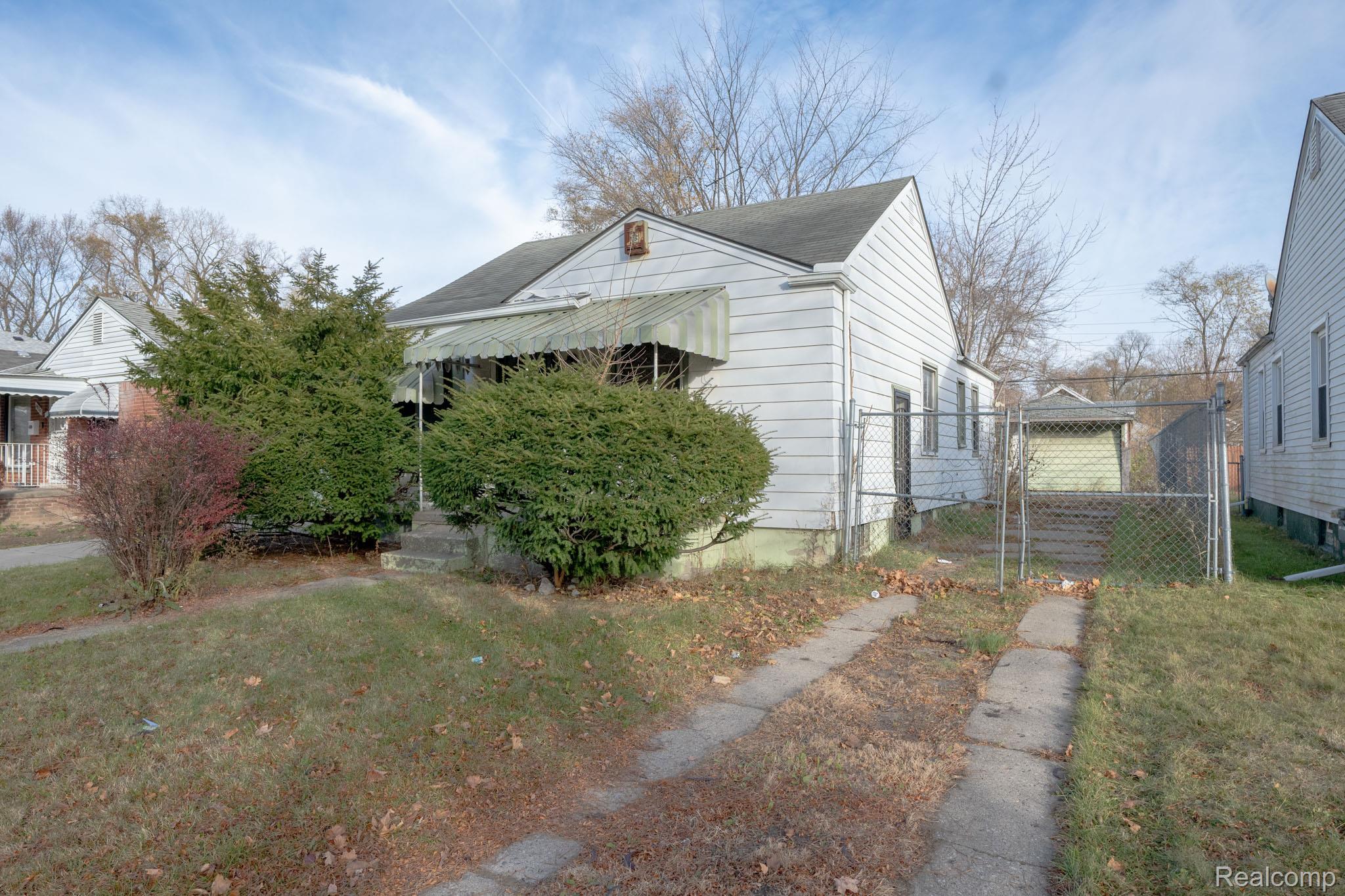 15726 Hubbell Street Property Photo 2