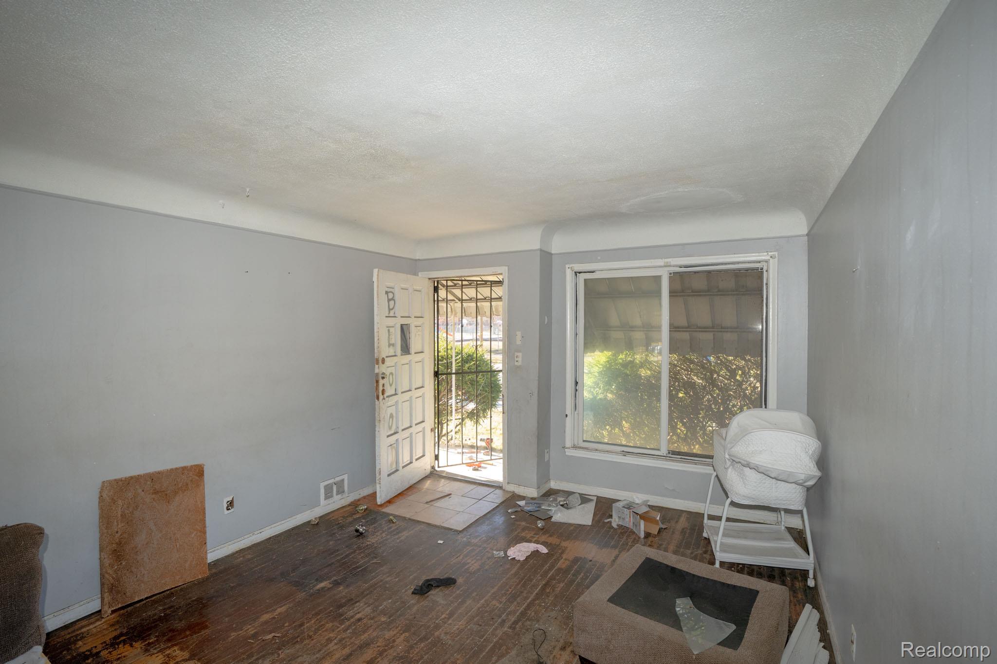 15726 Hubbell Street Property Photo 3
