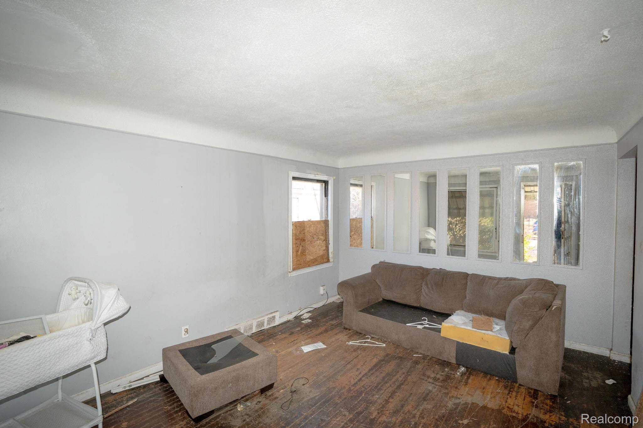 15726 Hubbell Street Property Photo 4