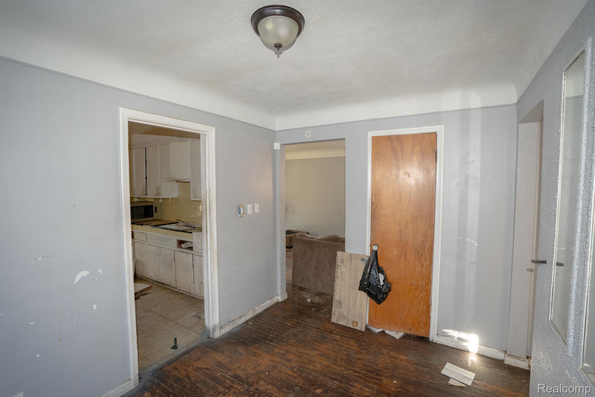 15726 Hubbell Street Property Photo 5