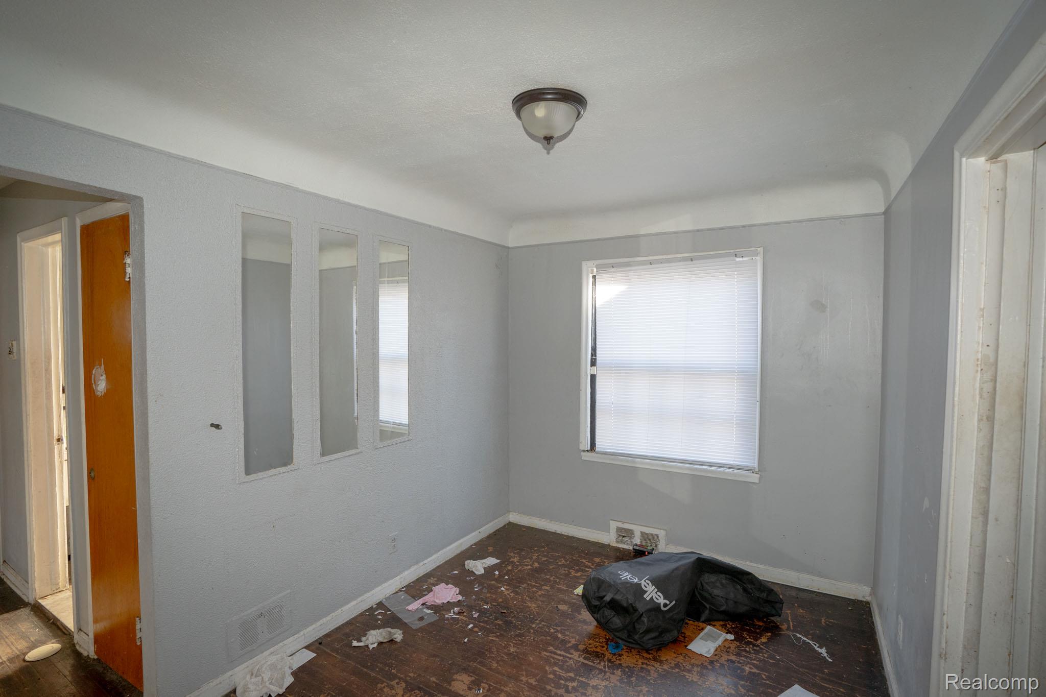 15726 Hubbell Street Property Photo 6