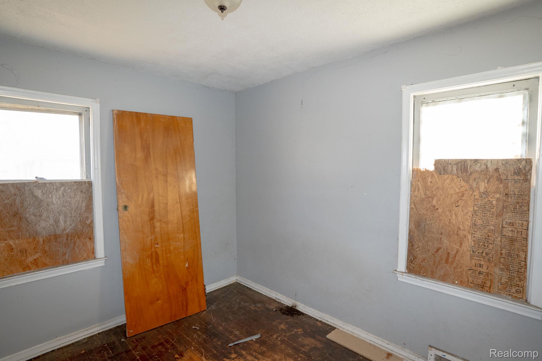 15726 Hubbell Street Property Photo 8