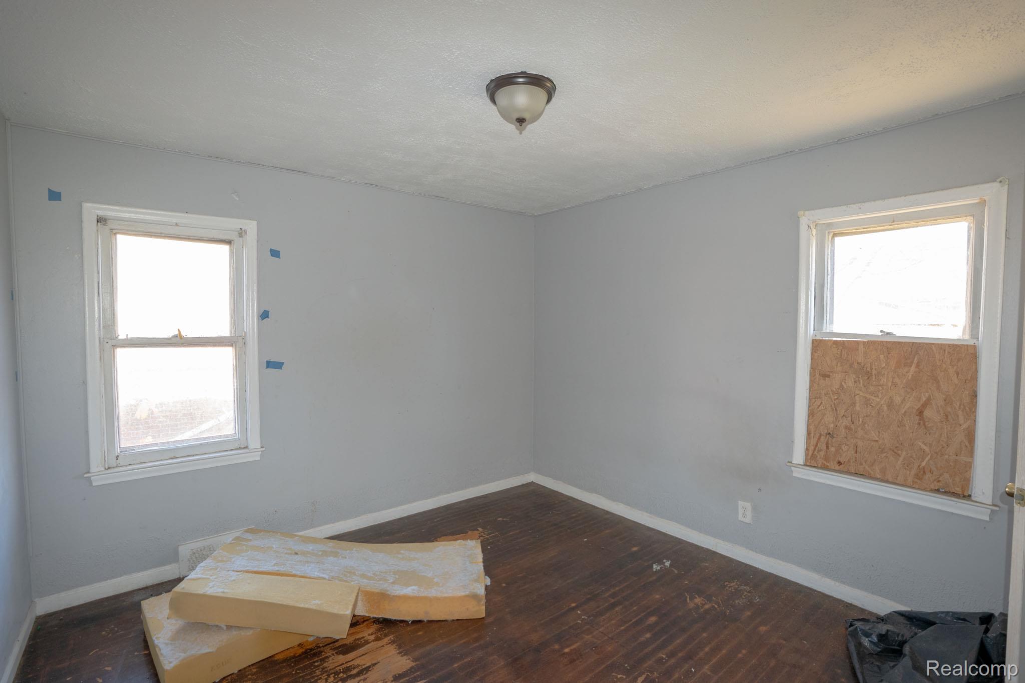 15726 Hubbell Street Property Photo 9