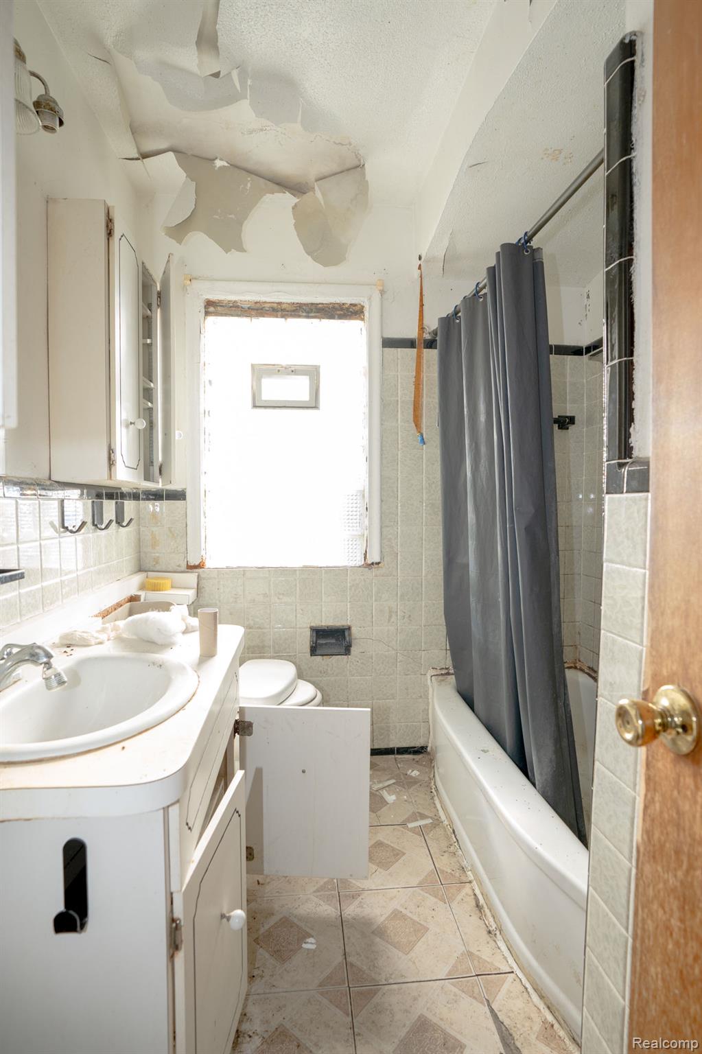 15726 Hubbell Street Property Photo 10