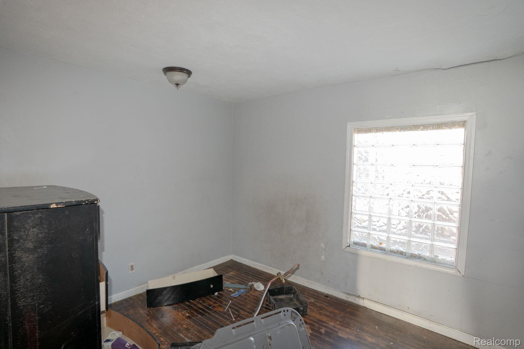 15726 Hubbell Street Property Photo 12