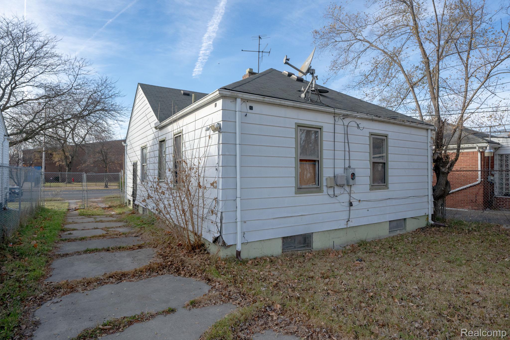 15726 Hubbell Street Property Photo 17