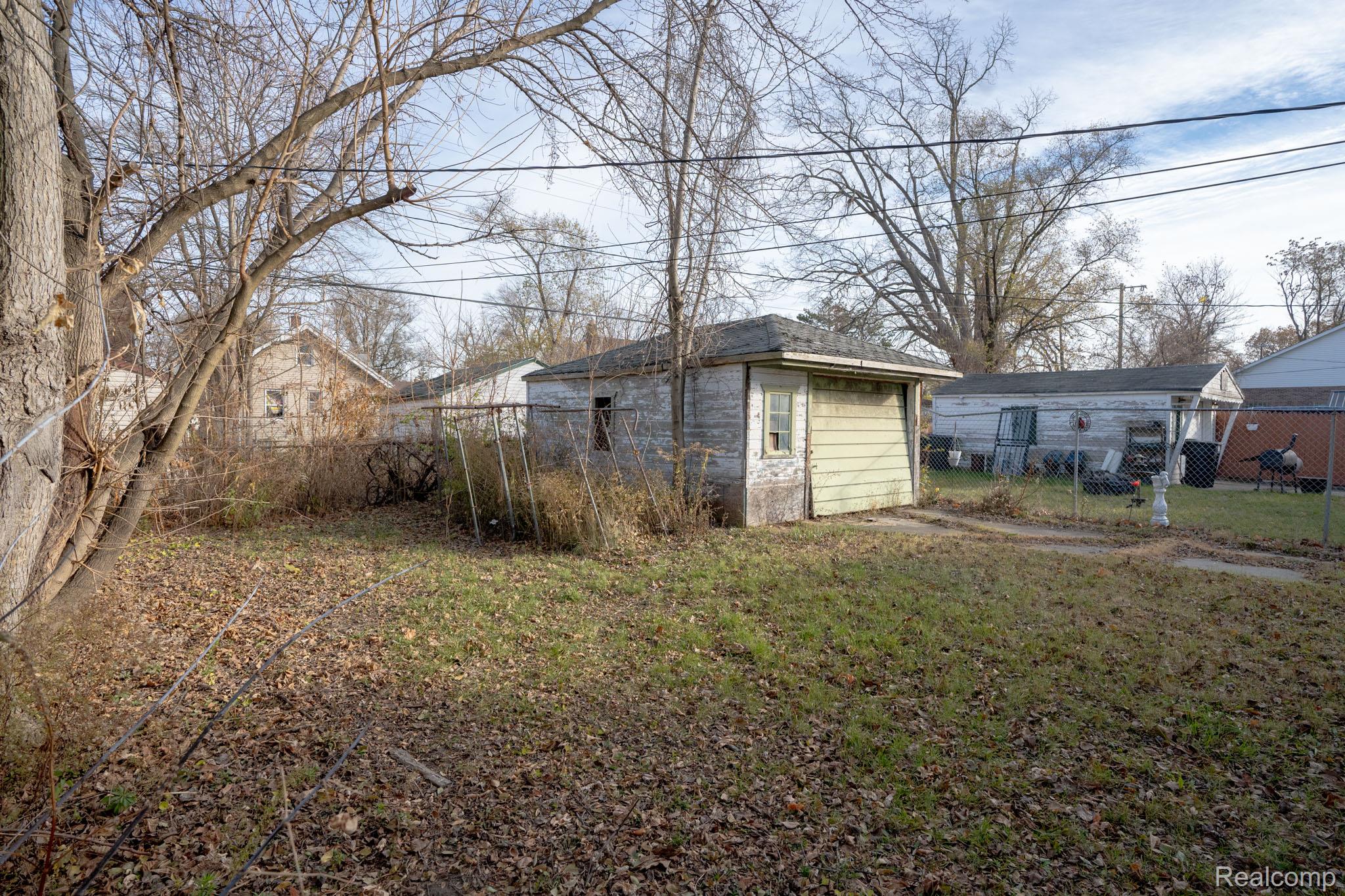 15726 Hubbell Street Property Photo 18