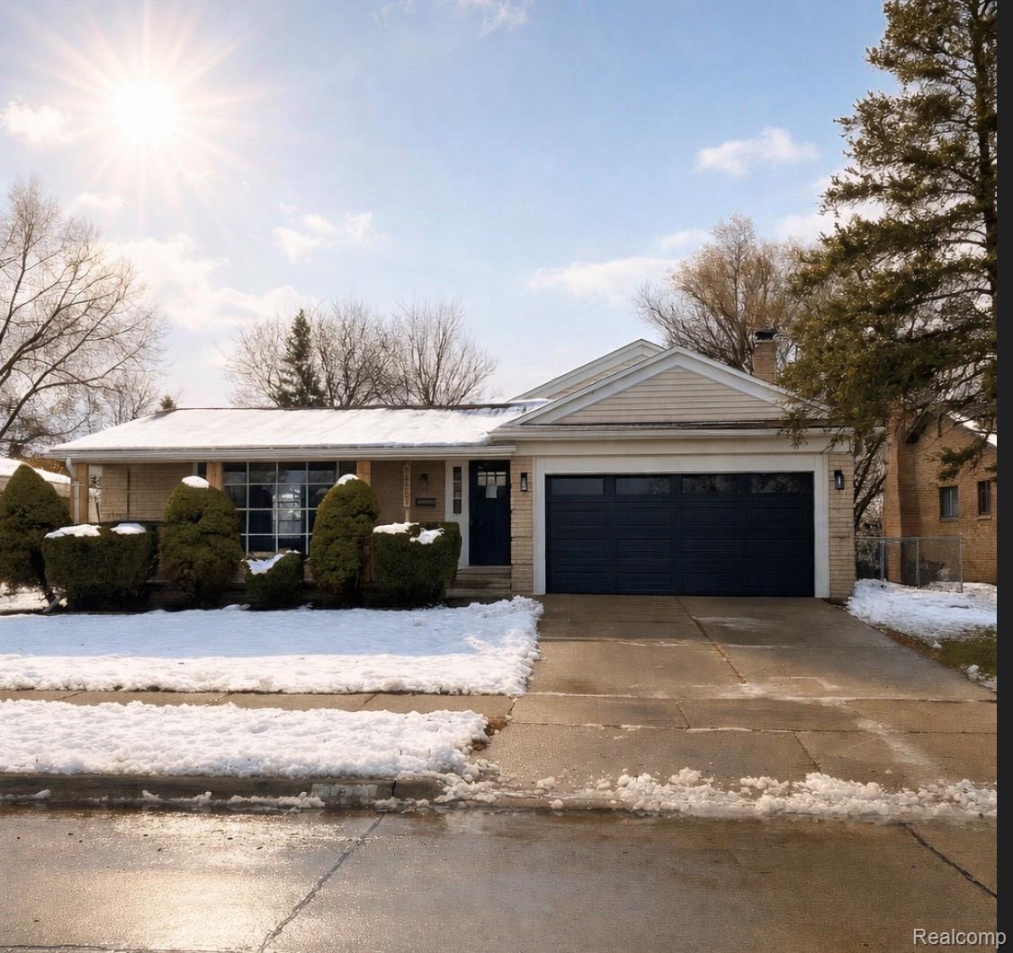 14851 Williamsburg Drive Property Photo 1