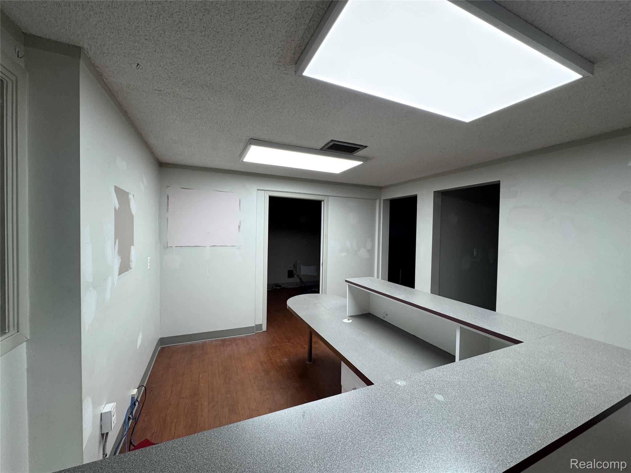 2021 Monroe Street 204-206 Property Photo 4
