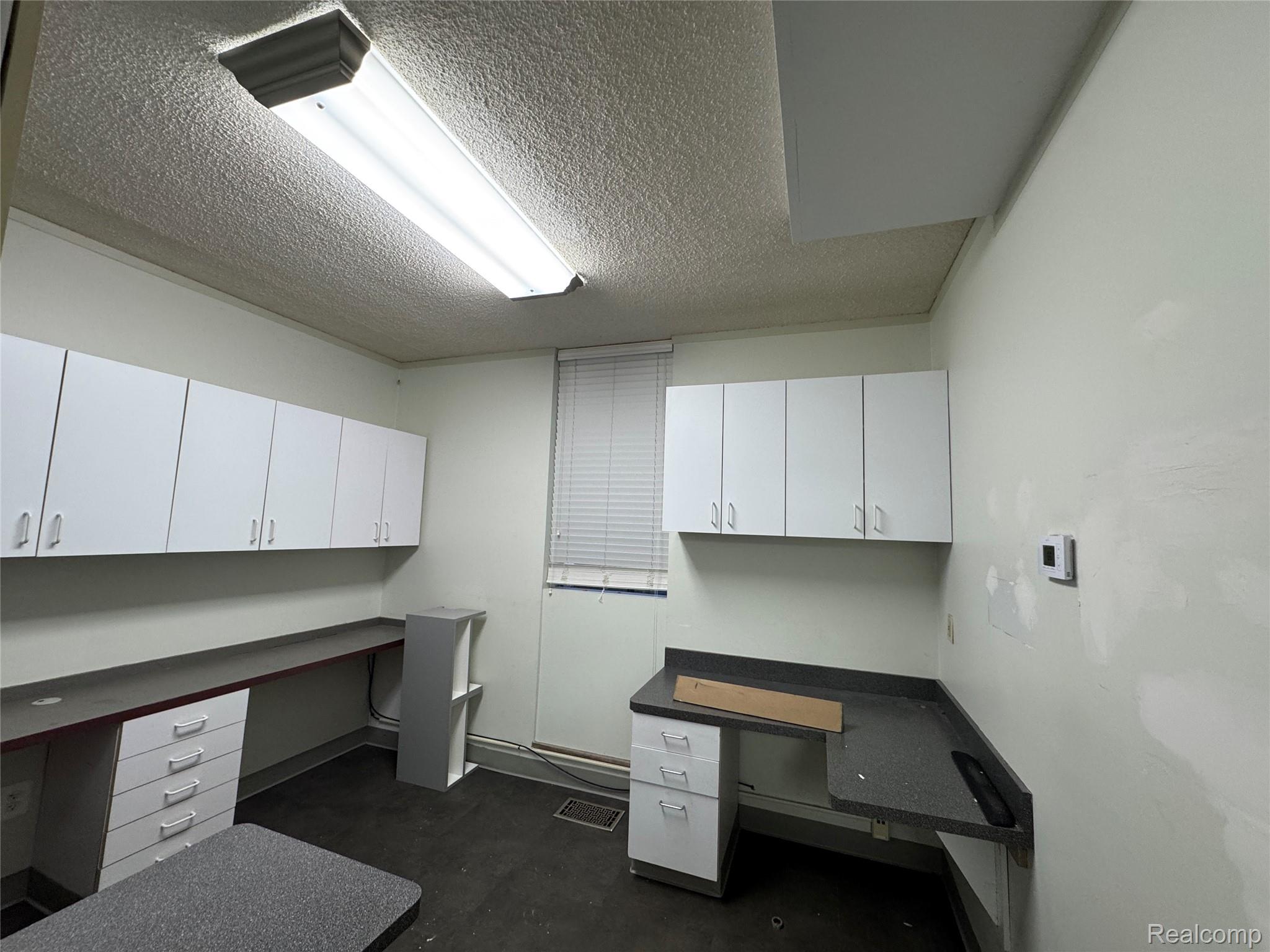 2021 Monroe Street 204-206 Property Photo 6