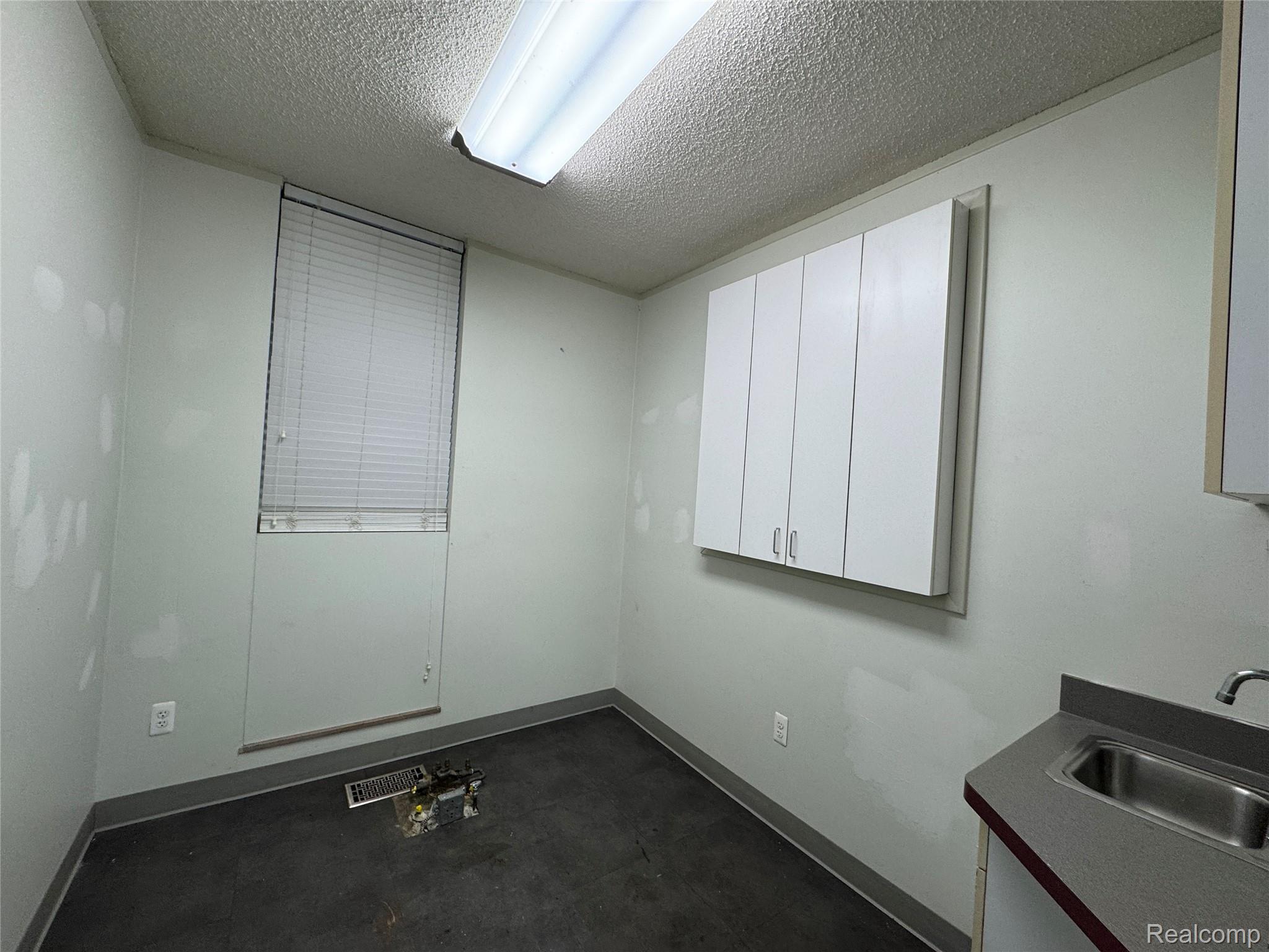 2021 Monroe Street 204-206 Property Photo 7