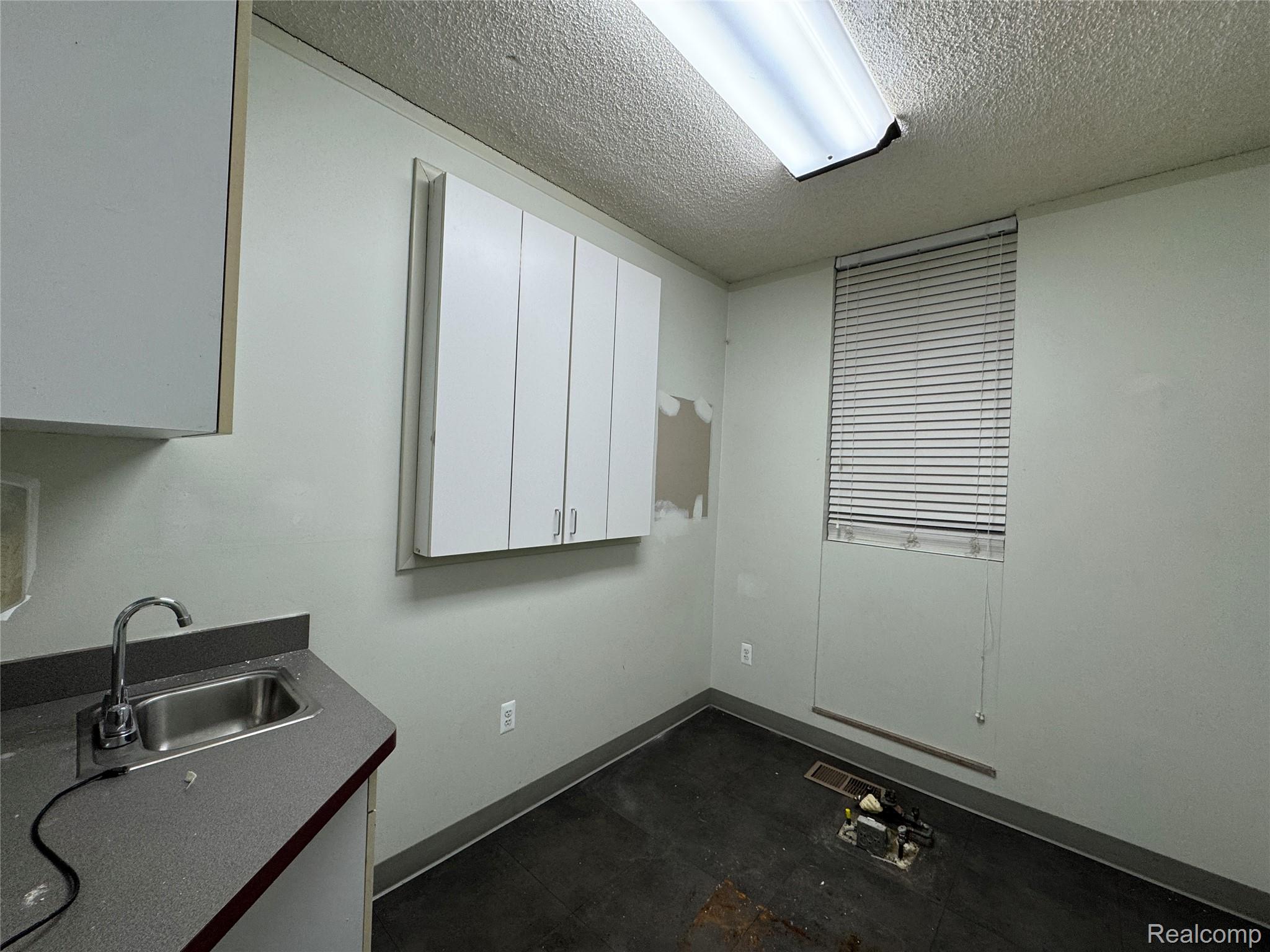 2021 Monroe Street 204-206 Property Photo 9