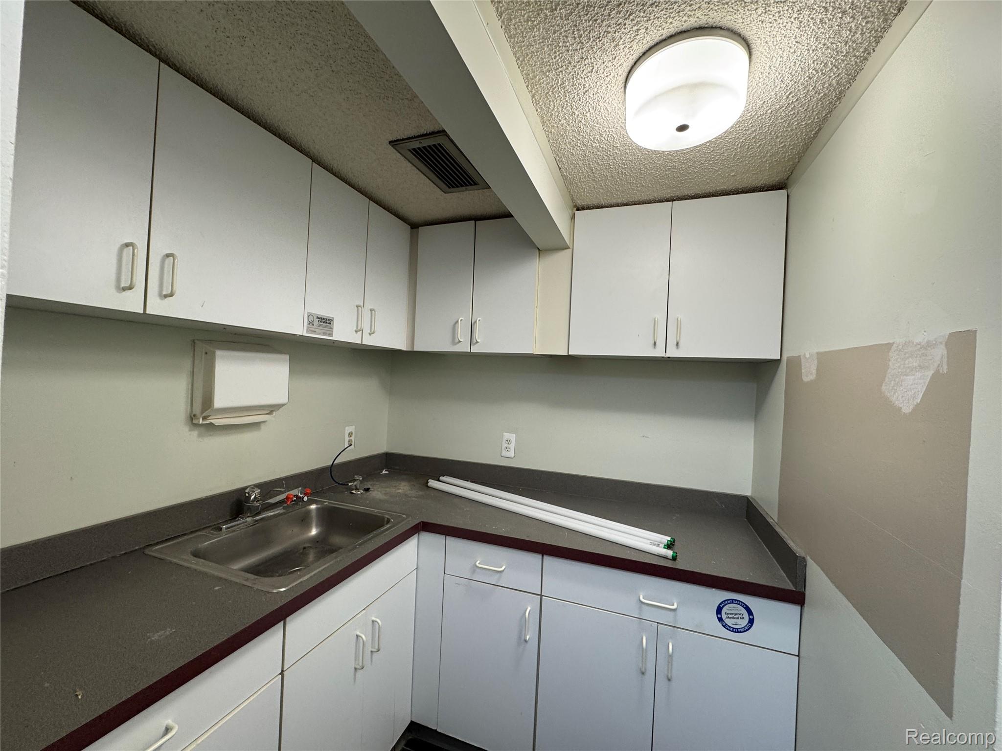 2021 Monroe Street 204-206 Property Photo 10