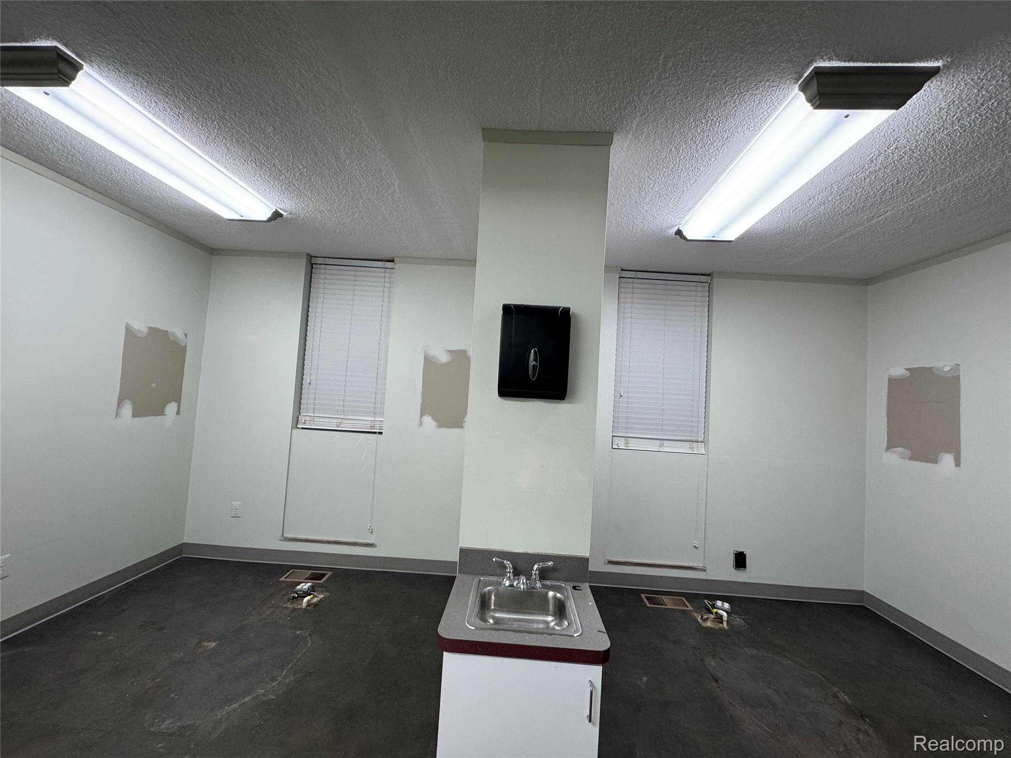 2021 Monroe Street 204-206 Property Photo 15