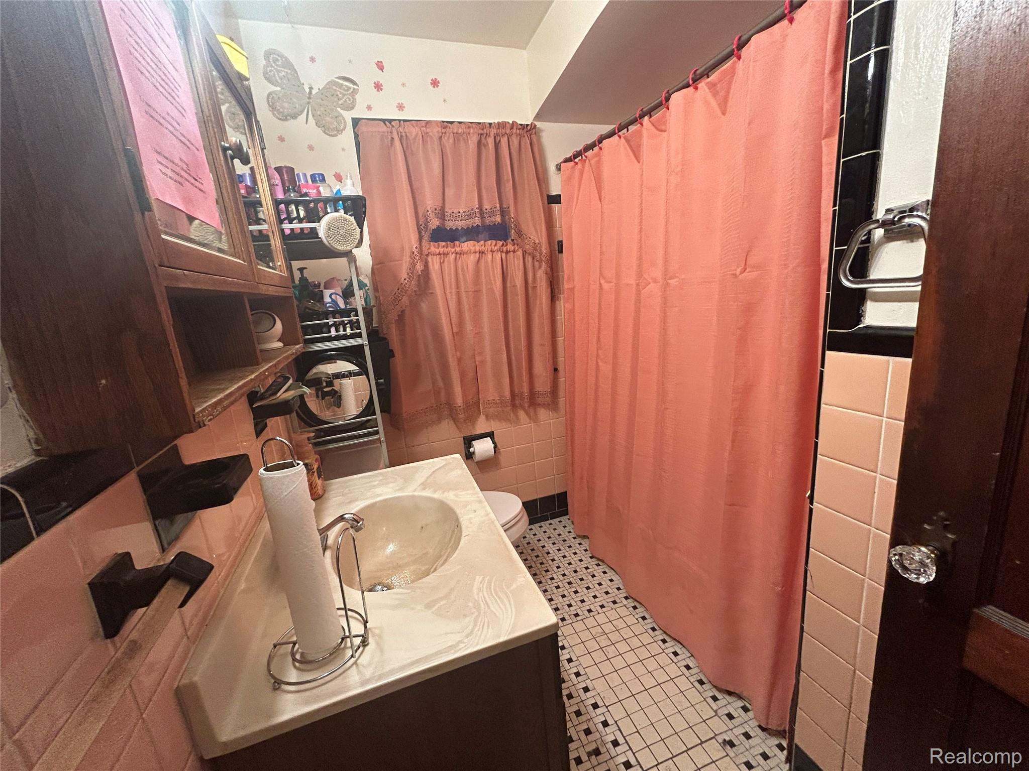 18415 Edinborough Road Property Photo 9