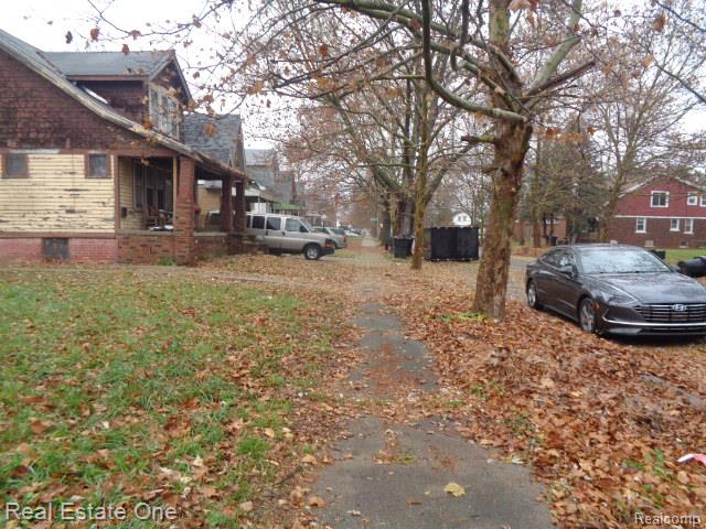 5285 Lenox Street Property Photo 7