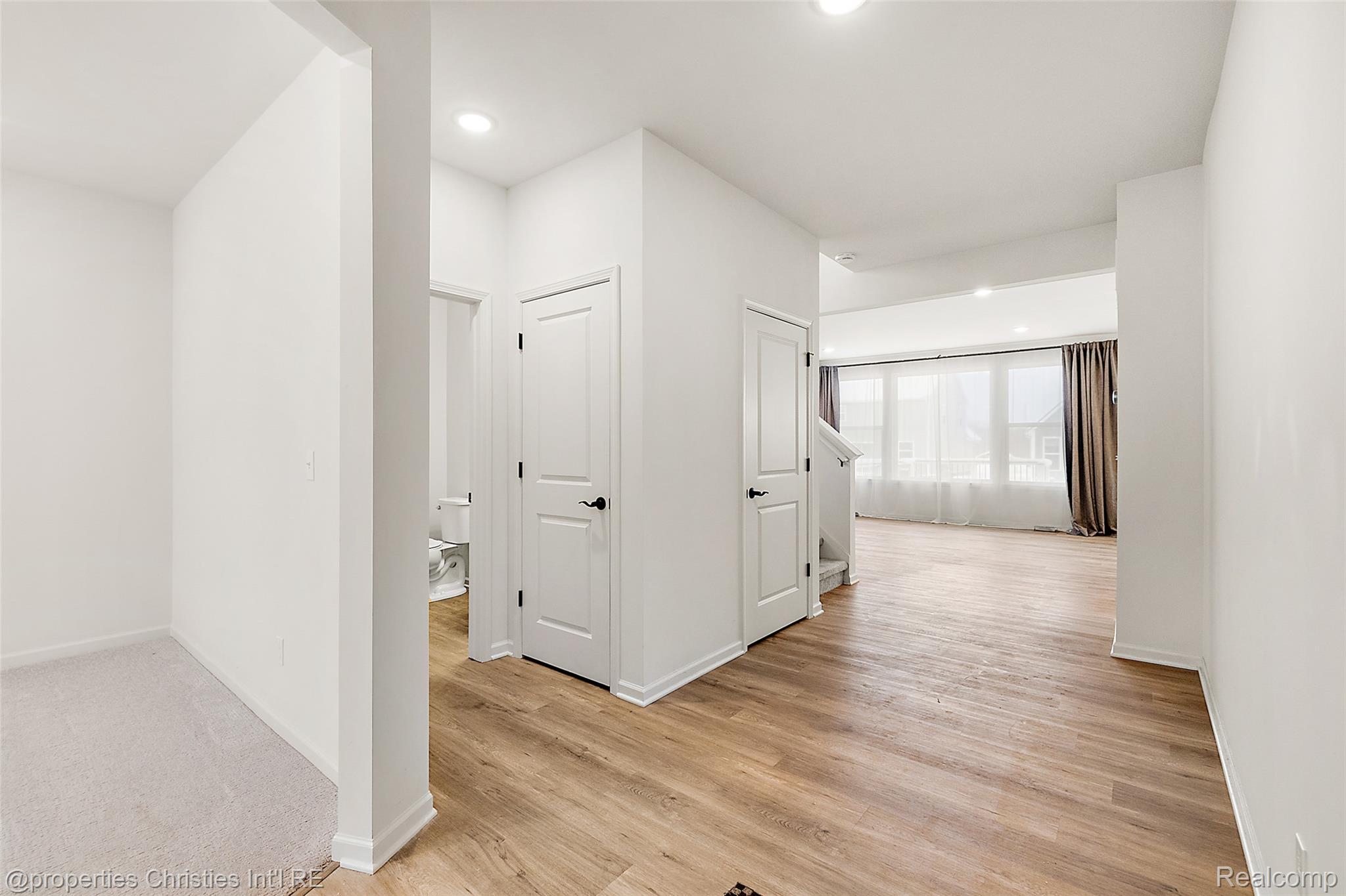 2436 Parkshore Drive Property Photo 2