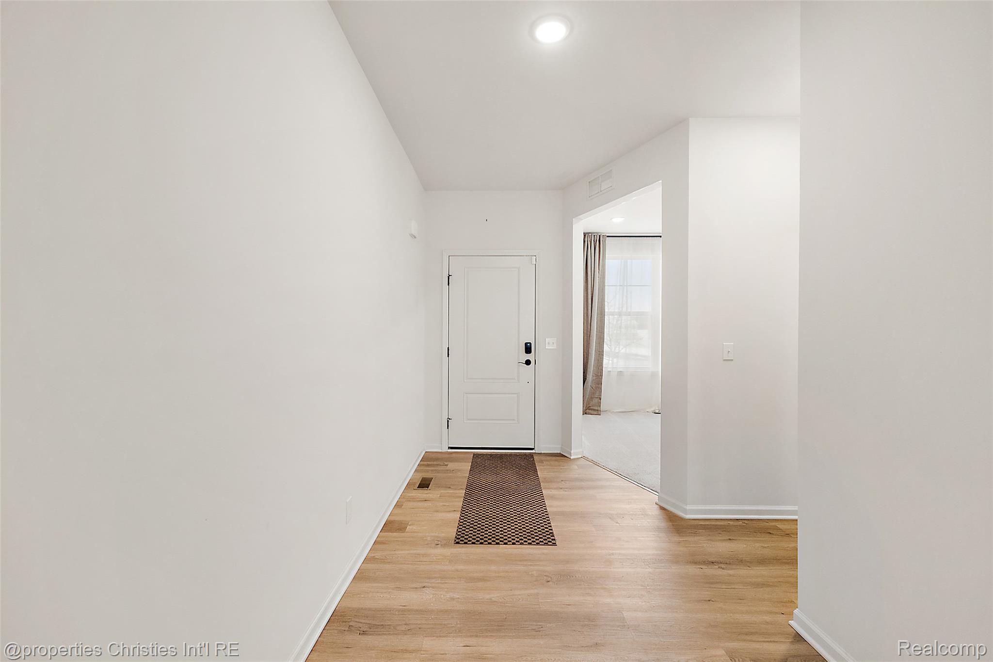 2436 Parkshore Drive Property Photo 3