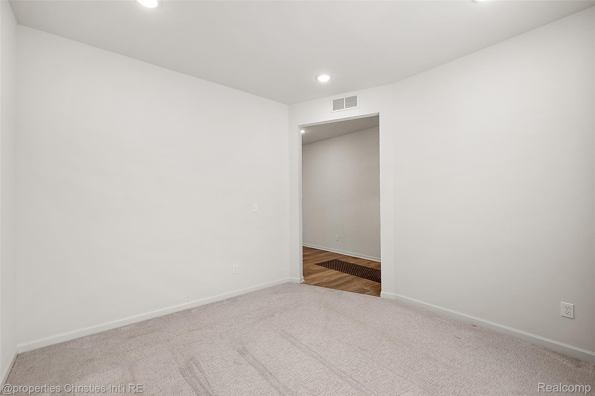 2436 Parkshore Drive Property Photo 6