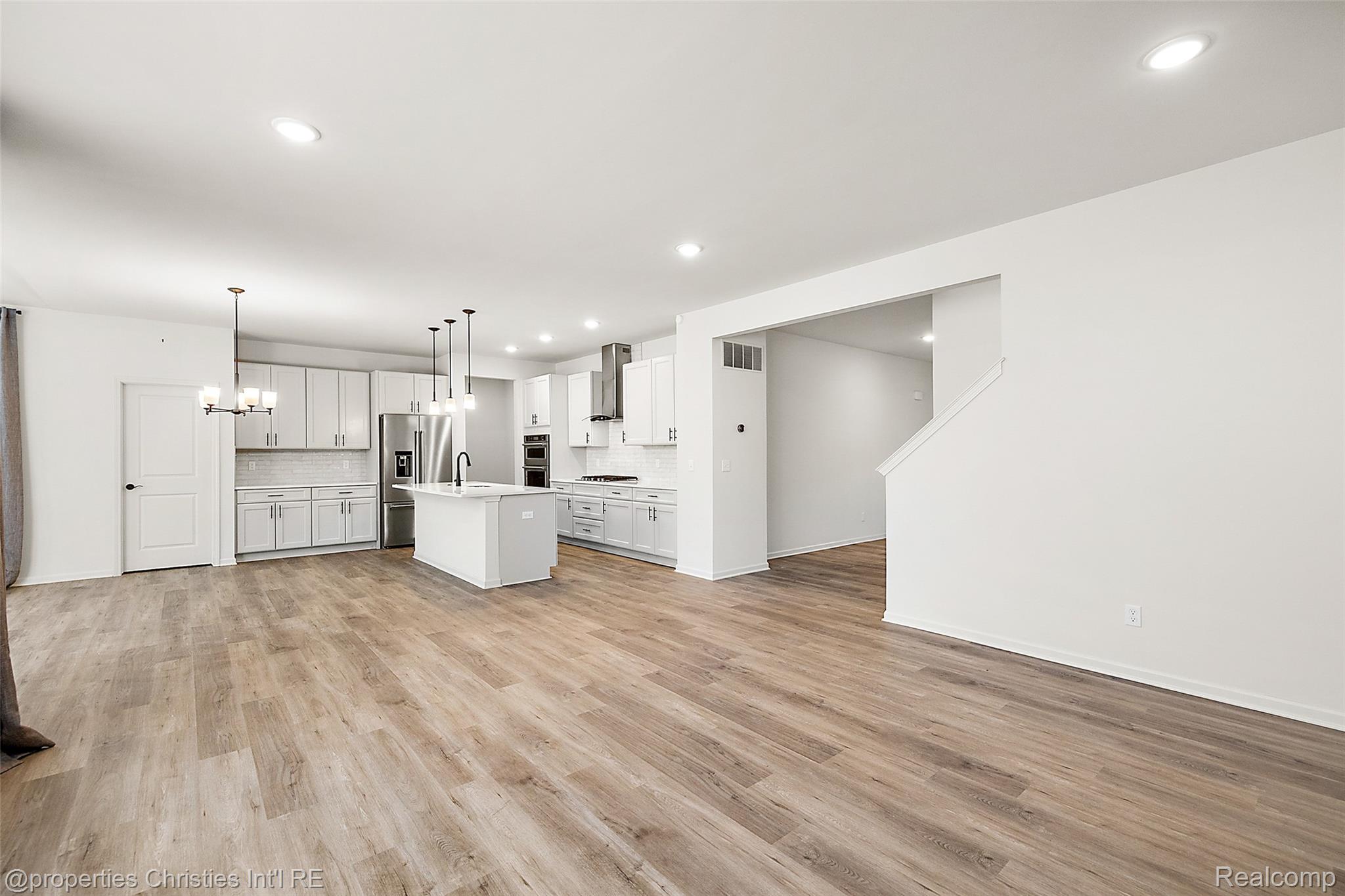 2436 Parkshore Drive Property Photo 11