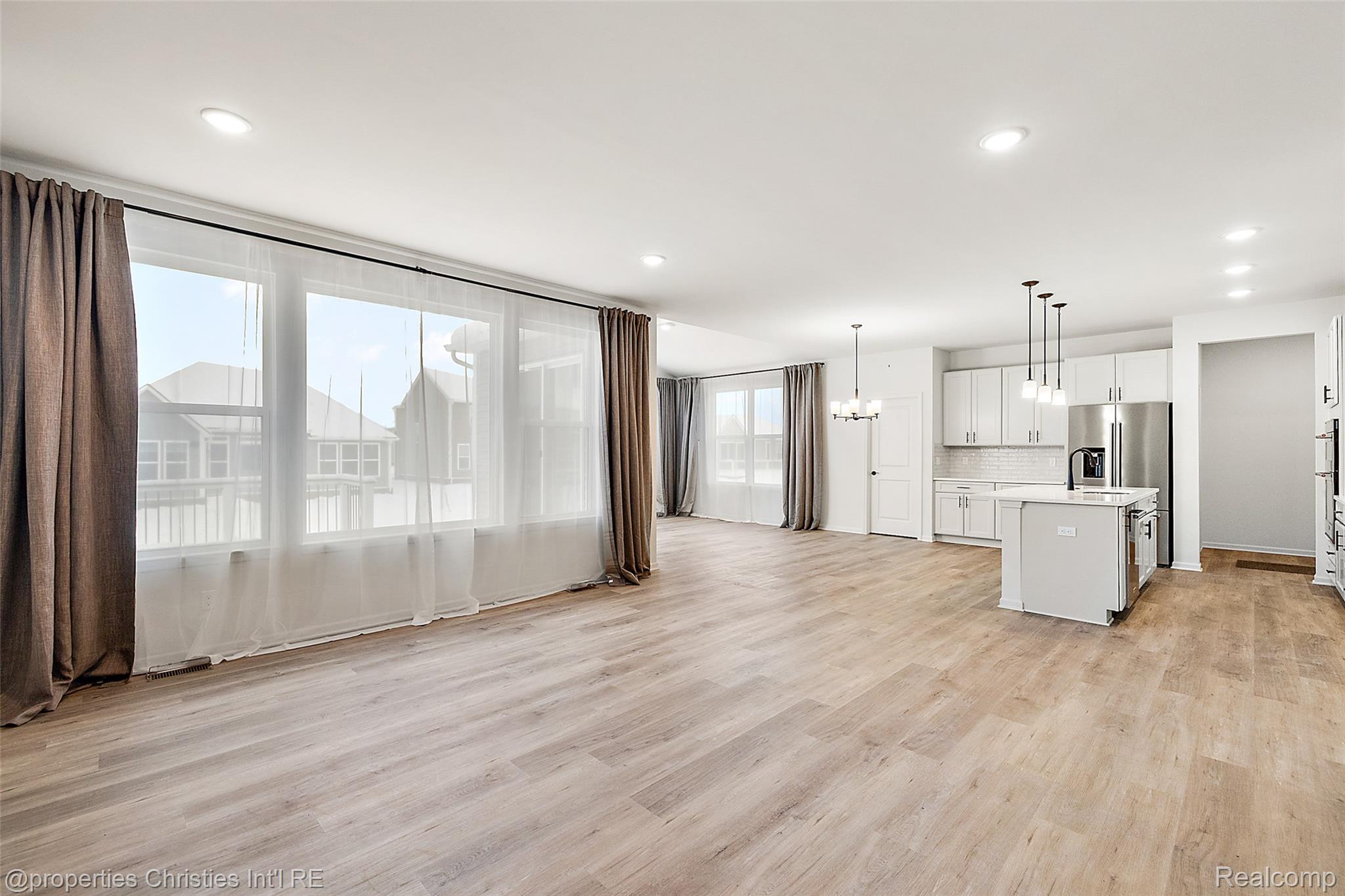 2436 Parkshore Drive Property Photo 12