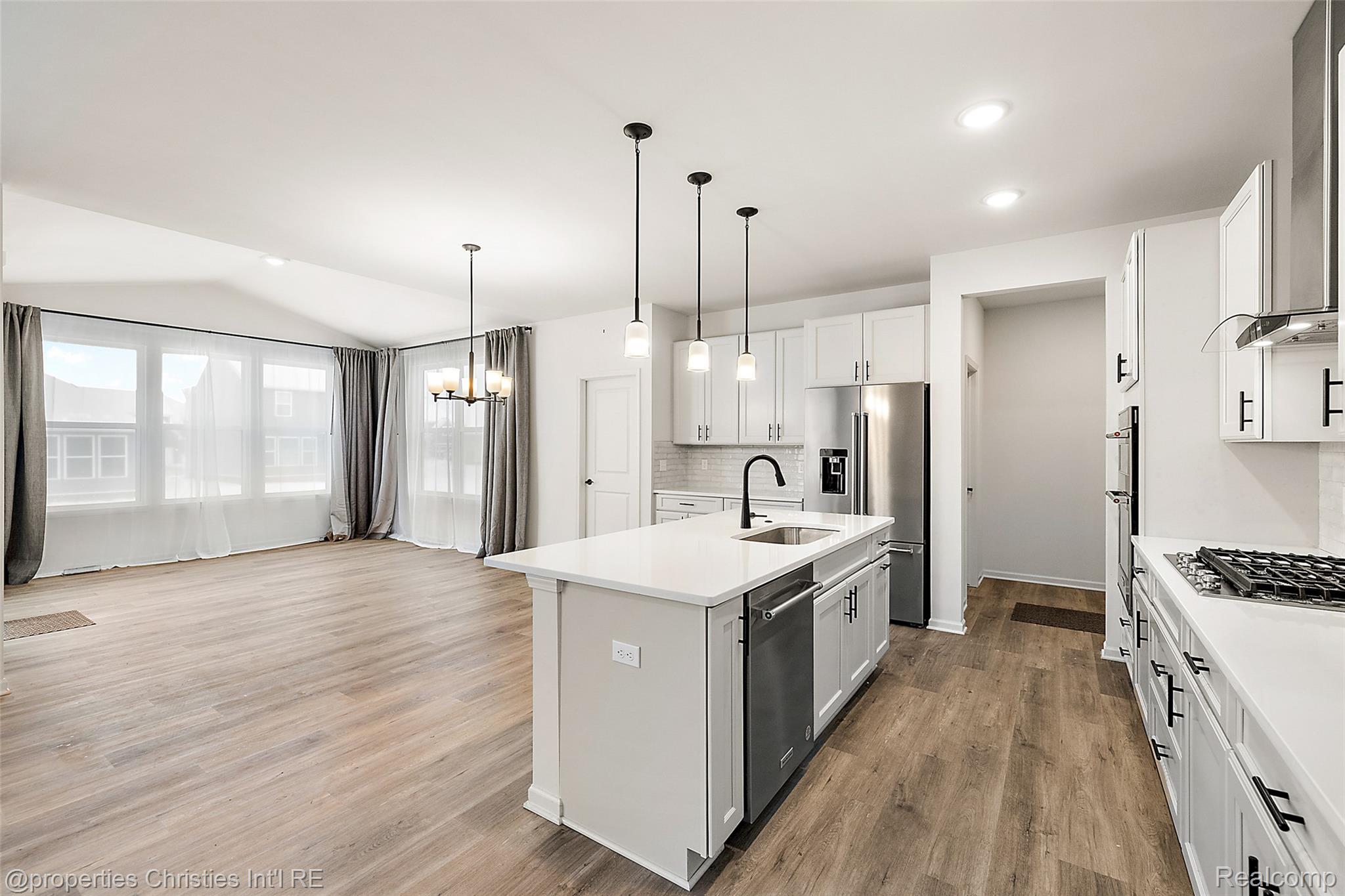2436 Parkshore Drive Property Photo 13