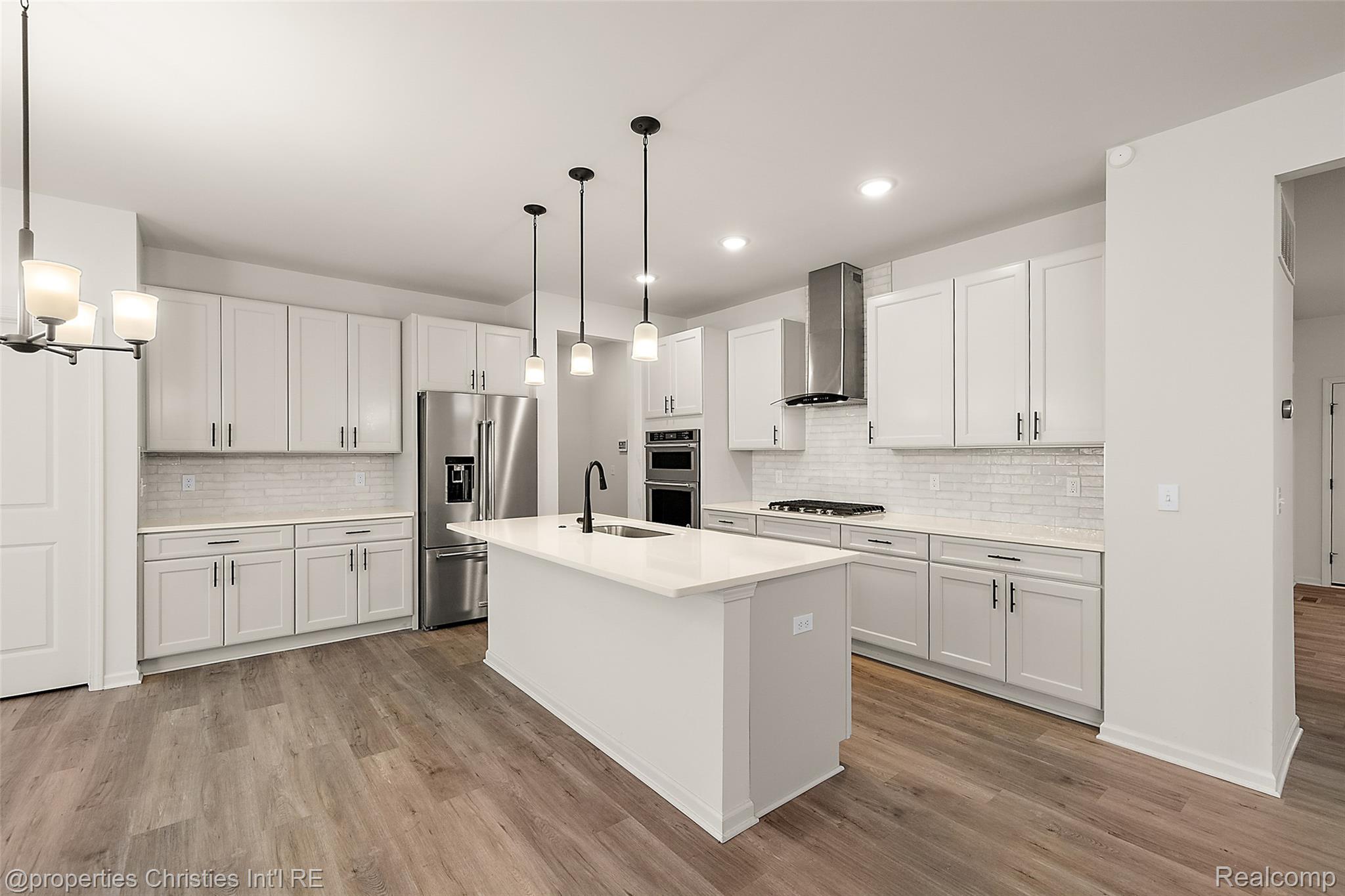 2436 Parkshore Drive Property Photo 14