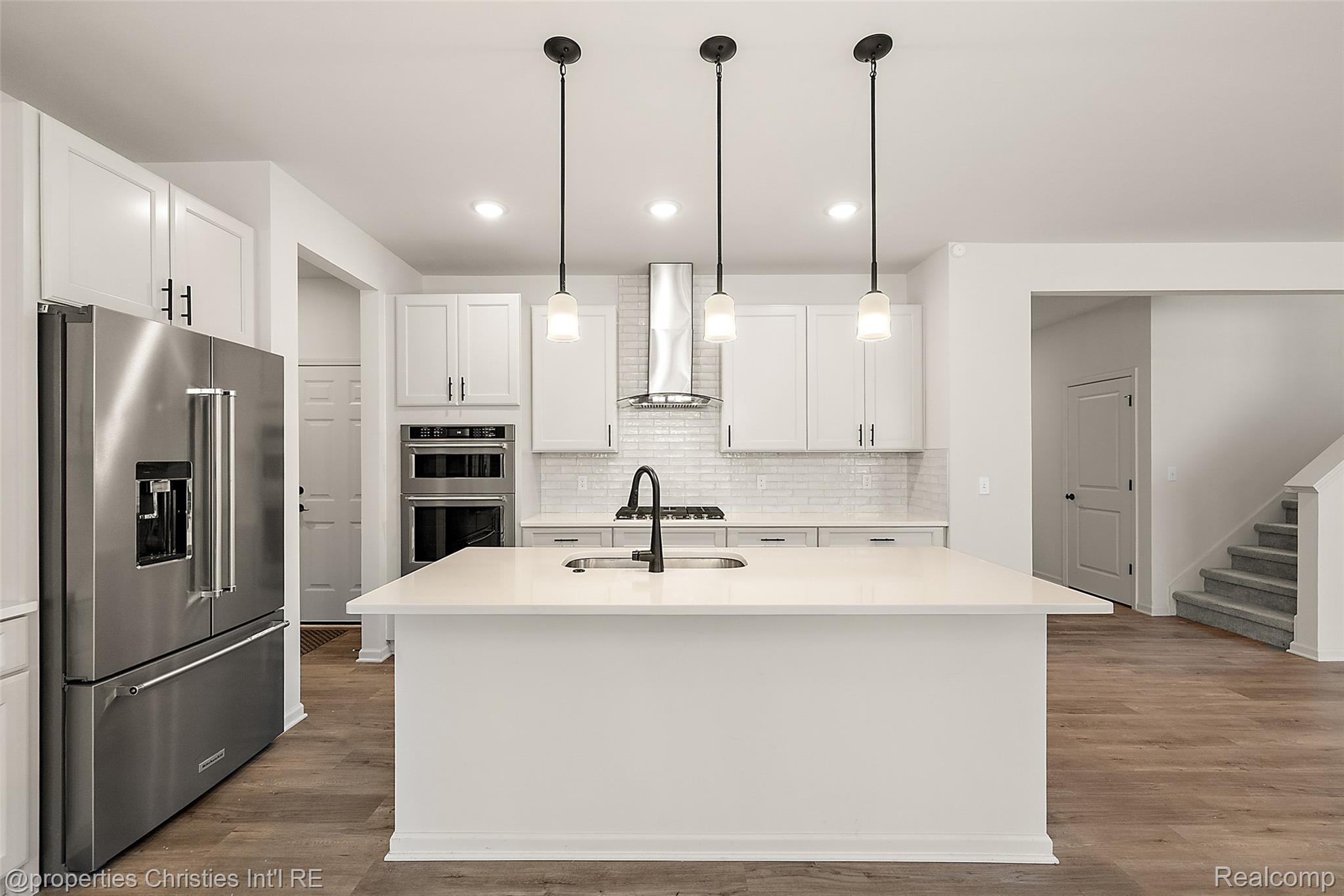 2436 Parkshore Drive Property Photo 15