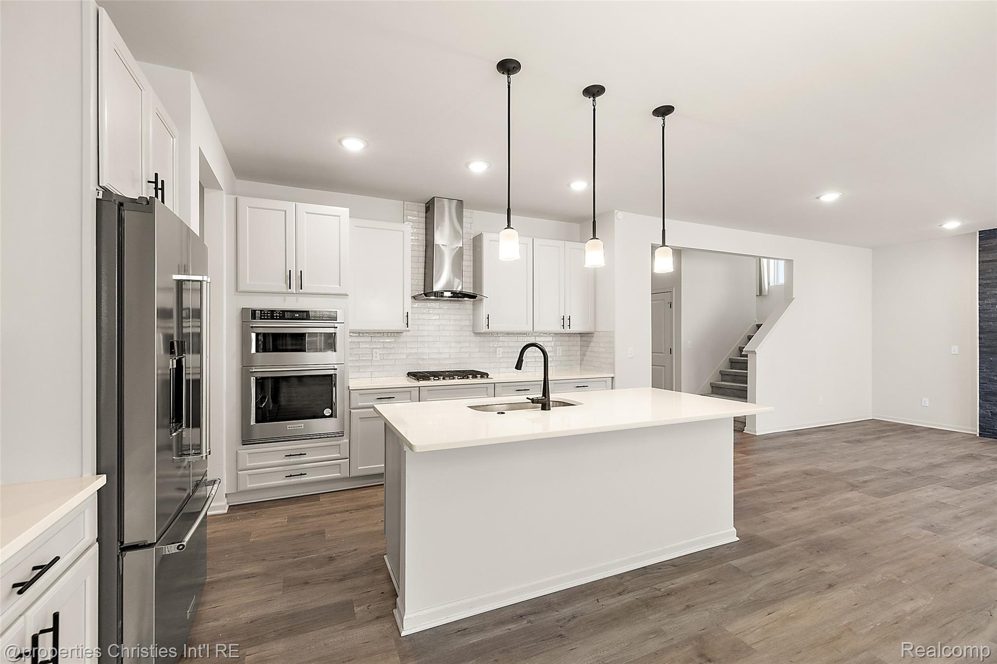 2436 Parkshore Drive Property Photo 16