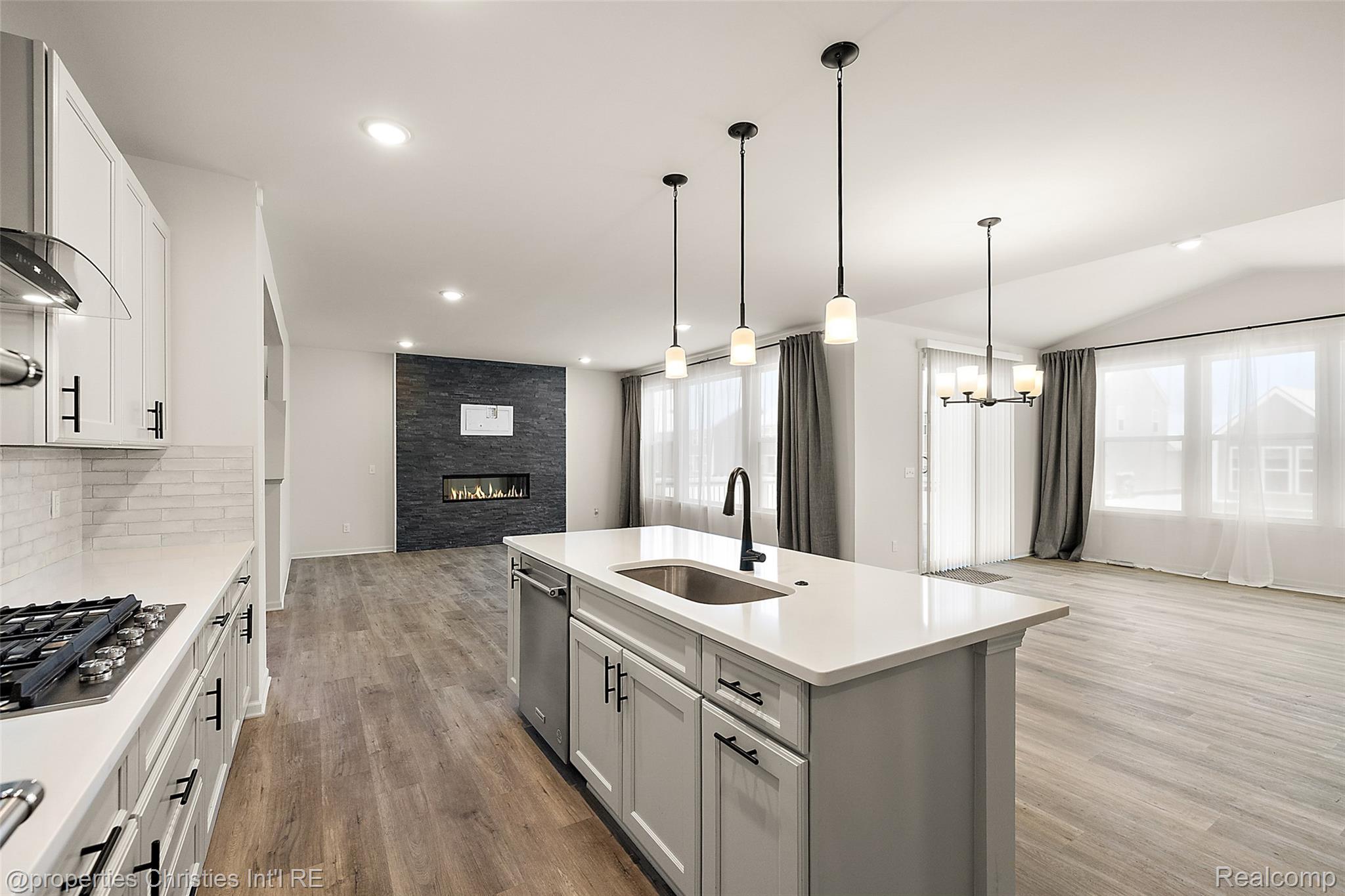 2436 Parkshore Drive Property Photo 17