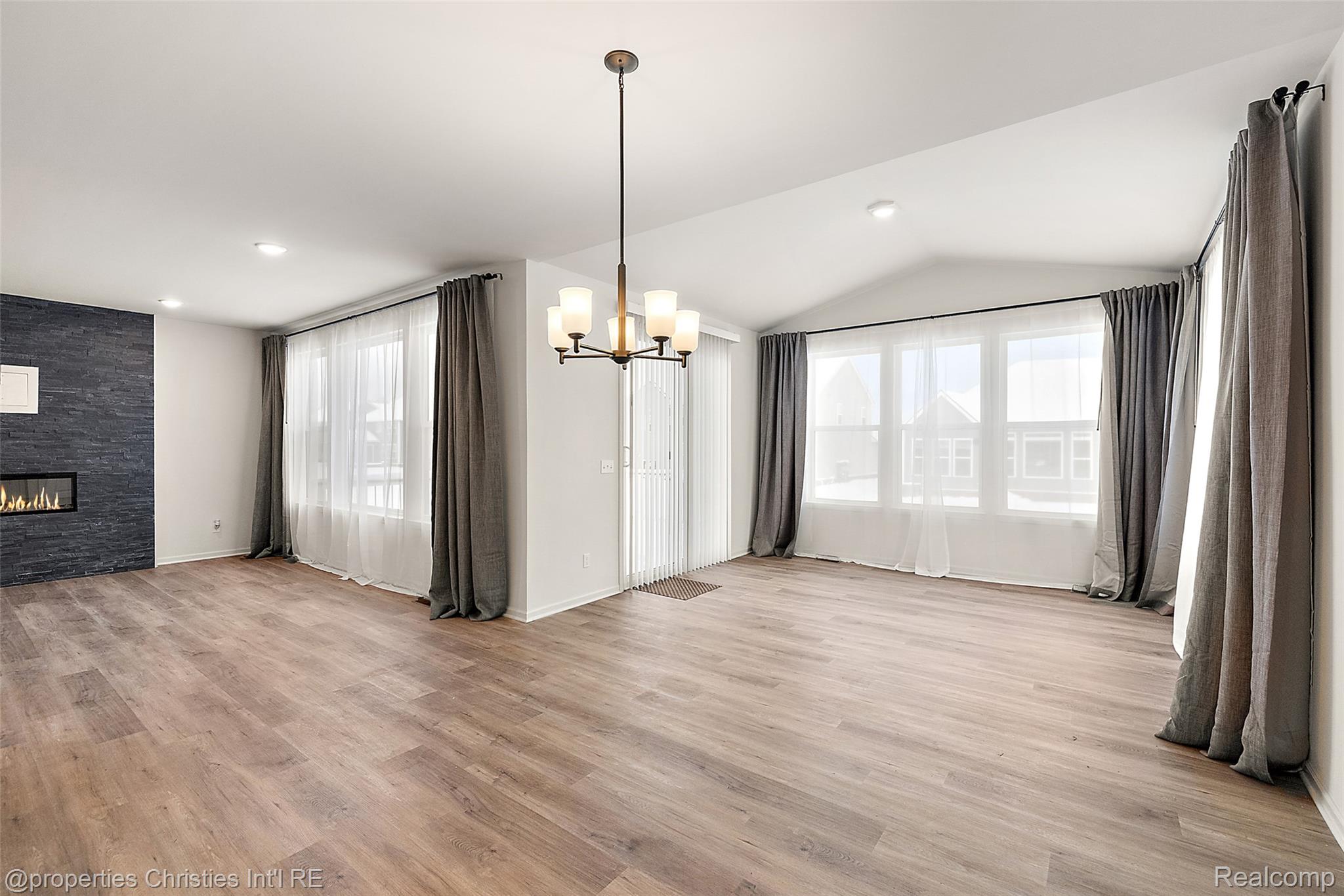 2436 Parkshore Drive Property Photo 18