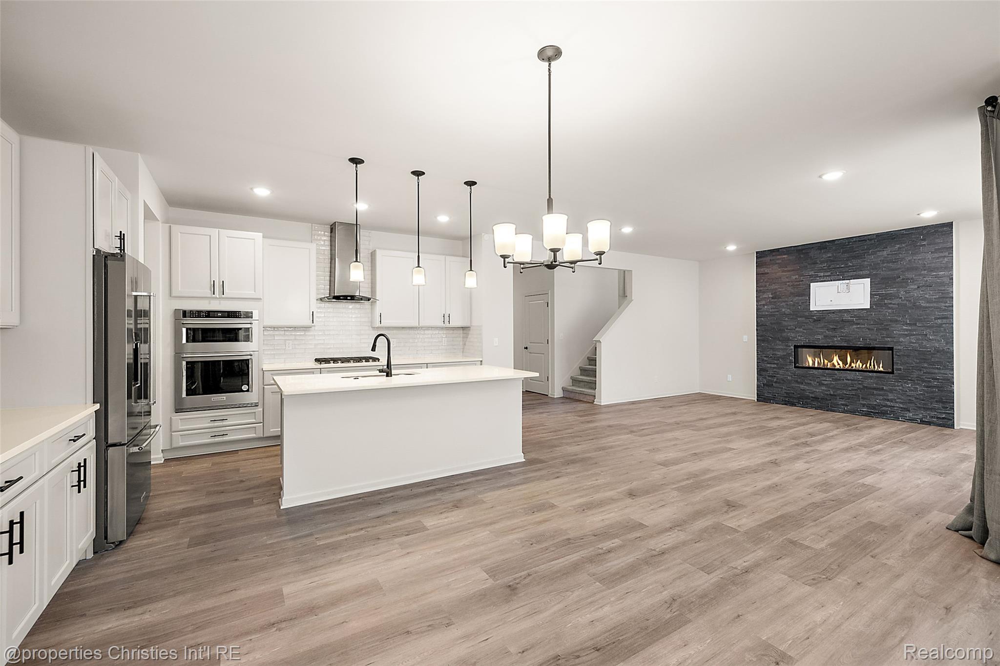 2436 Parkshore Drive Property Photo 19