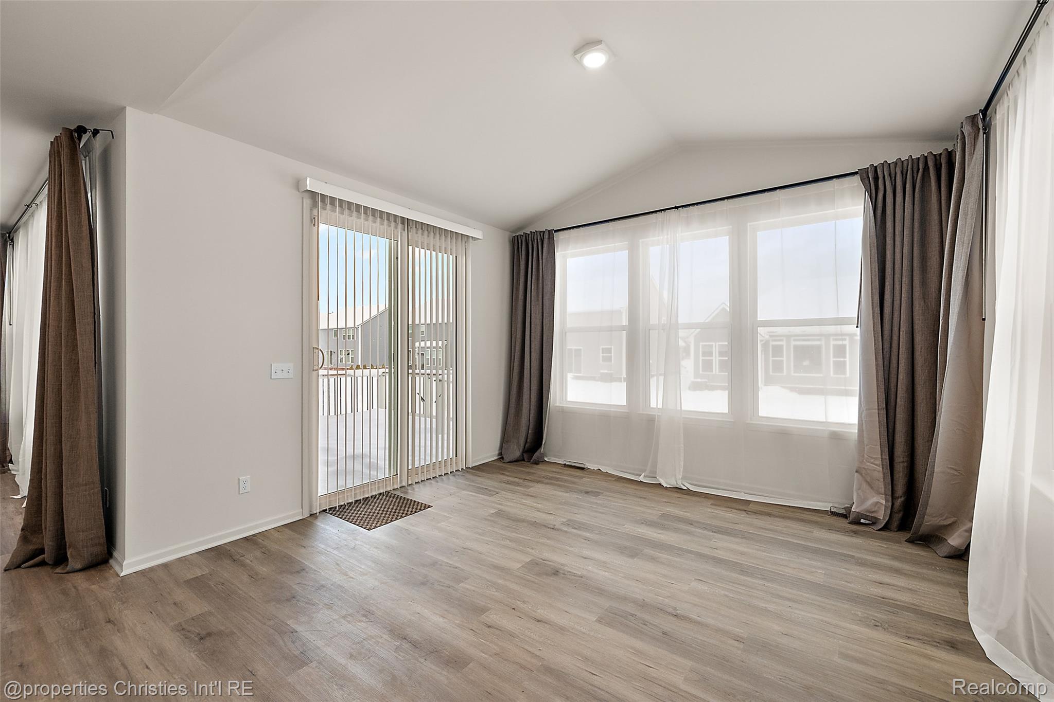 2436 Parkshore Drive Property Photo 22