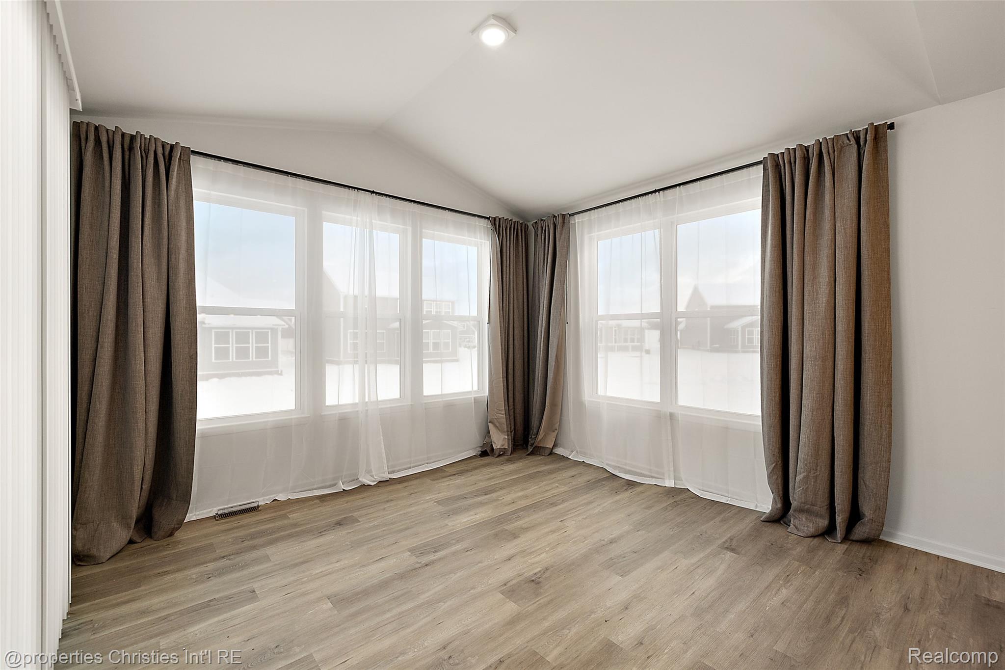 2436 Parkshore Drive Property Photo 23