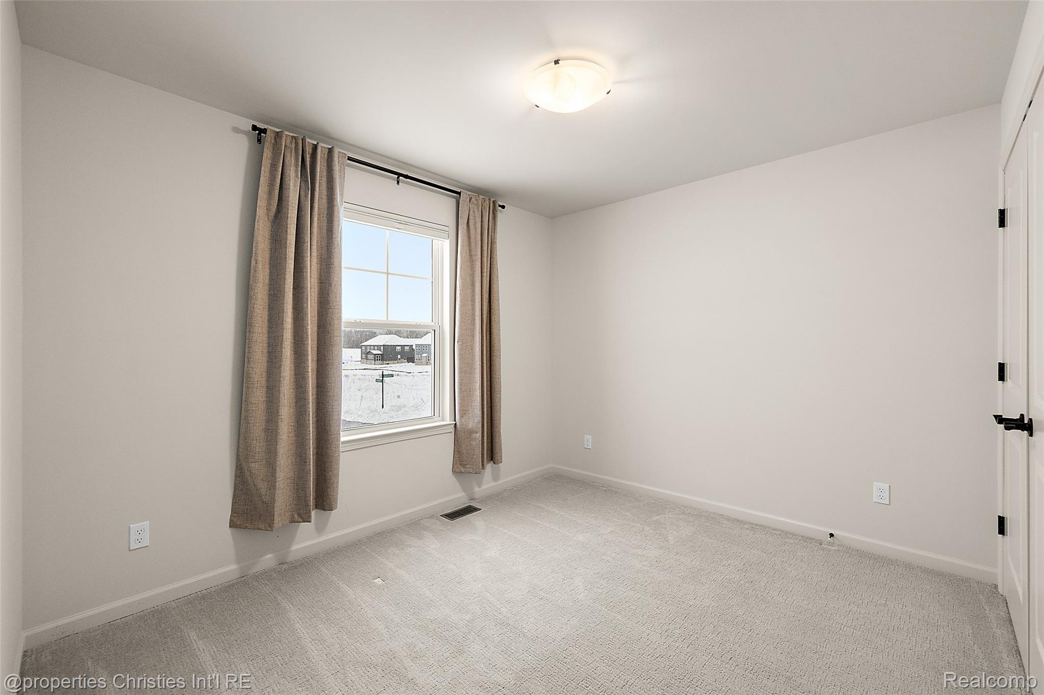 2436 Parkshore Drive Property Photo 37