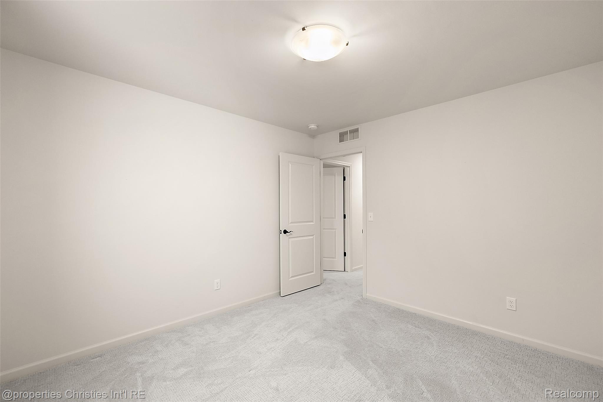 2436 Parkshore Drive Property Photo 44