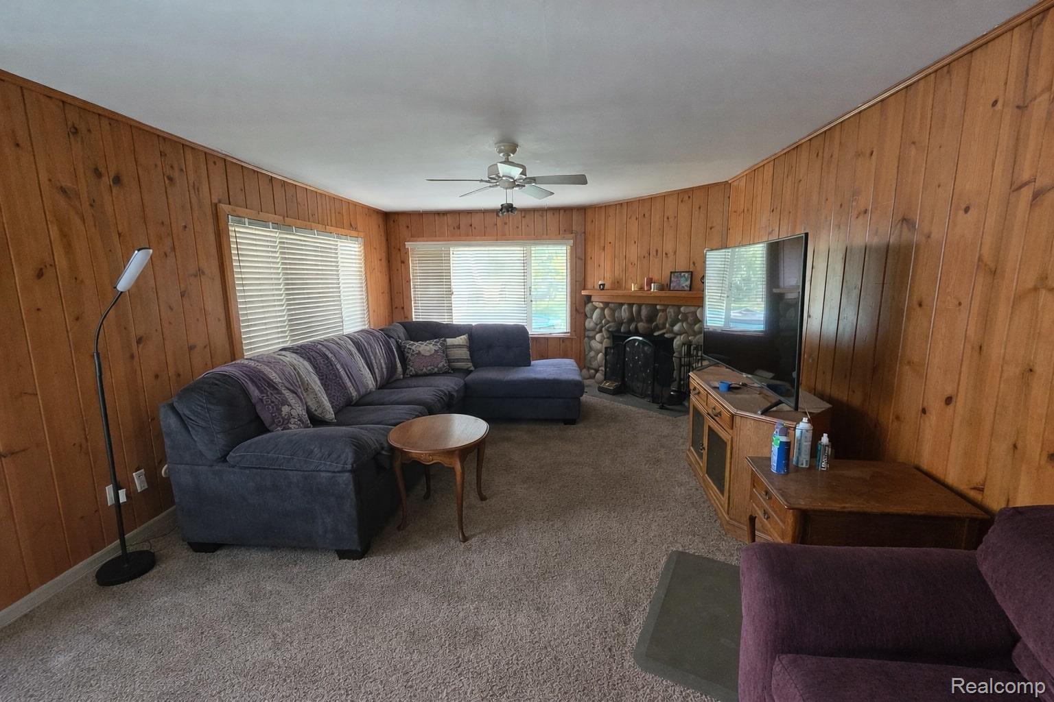 5969 Pleasant Drive Property Photo 3