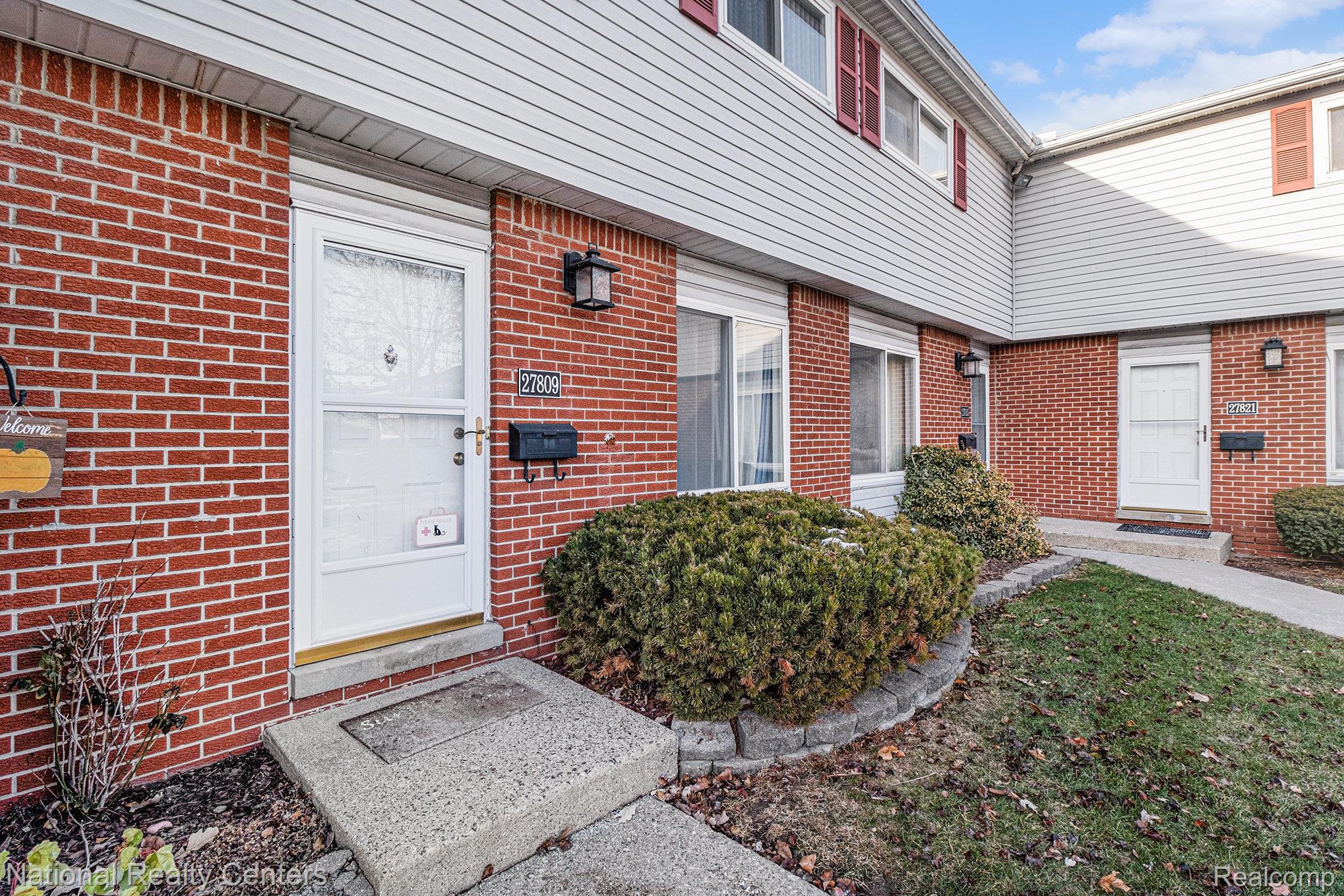 27809 Eastwick Sq. Property Photo 2