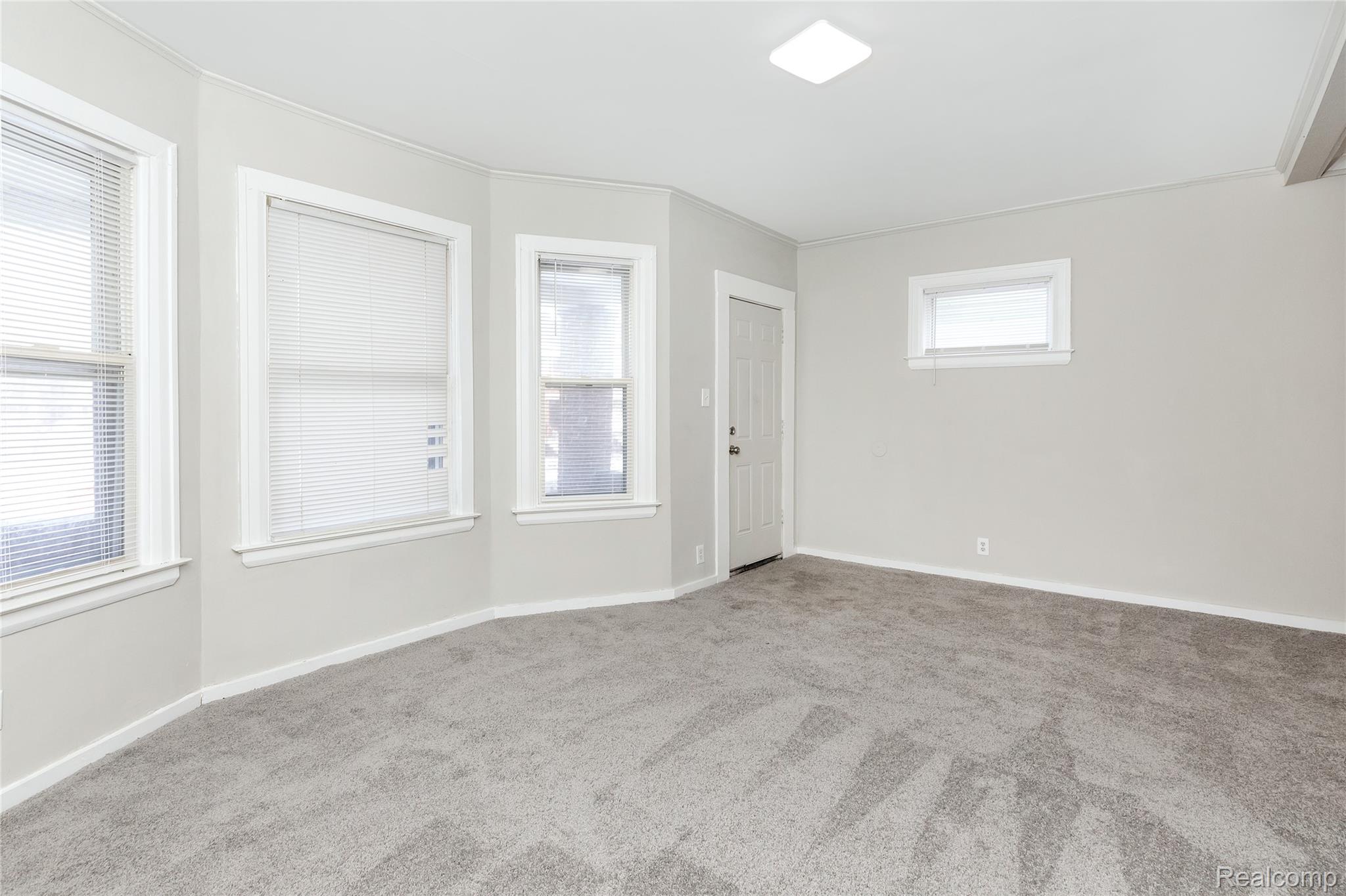 643 Navahoe Street Property Photo 4