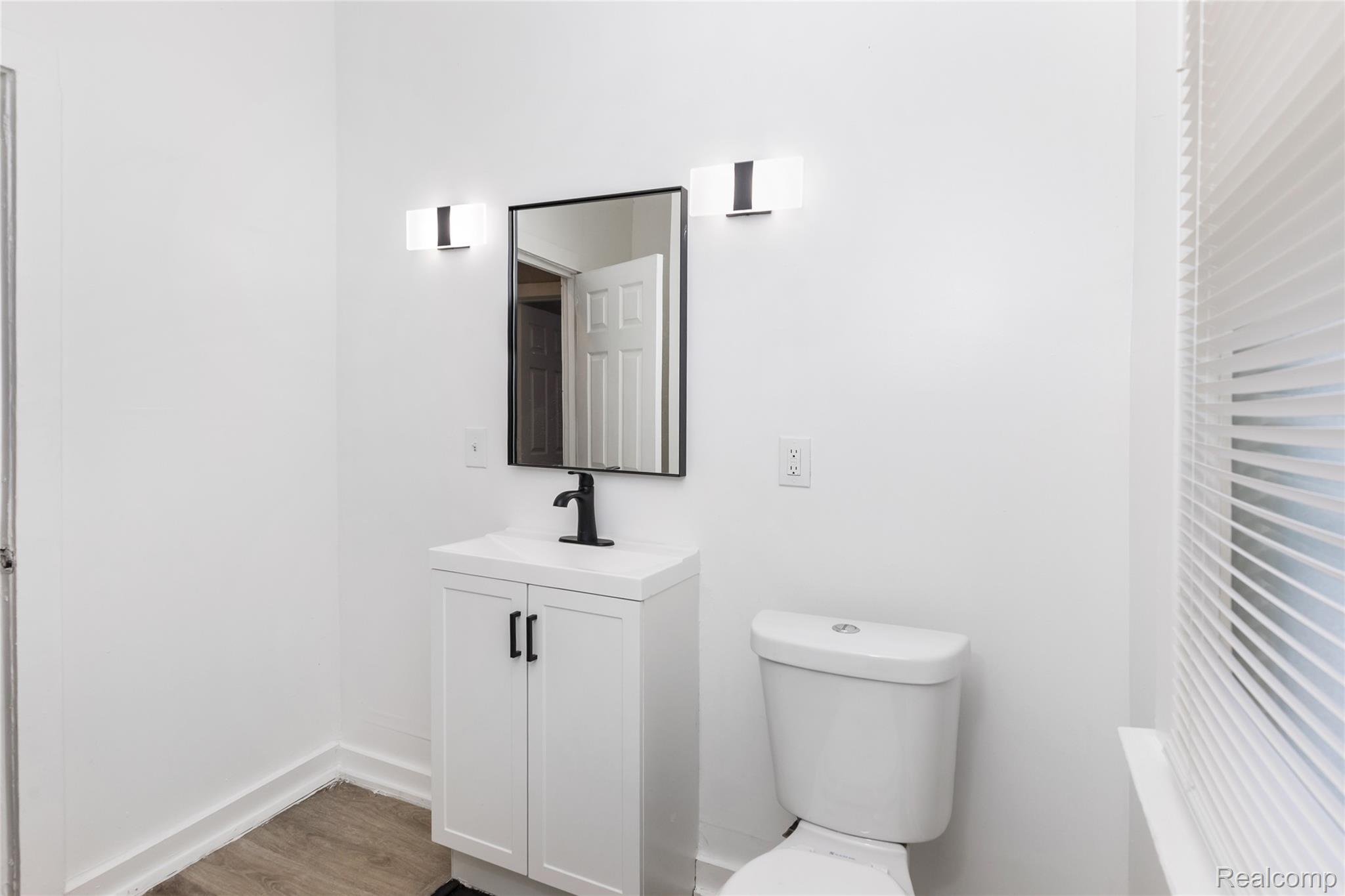 643 Navahoe Street Property Photo 6